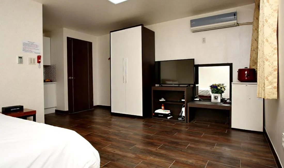 Decorative detail, Bed in Hotel Mallipo