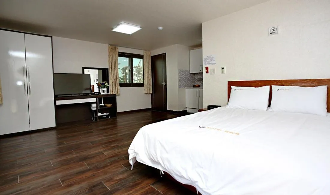 Decorative detail, Bed in Hotel Mallipo