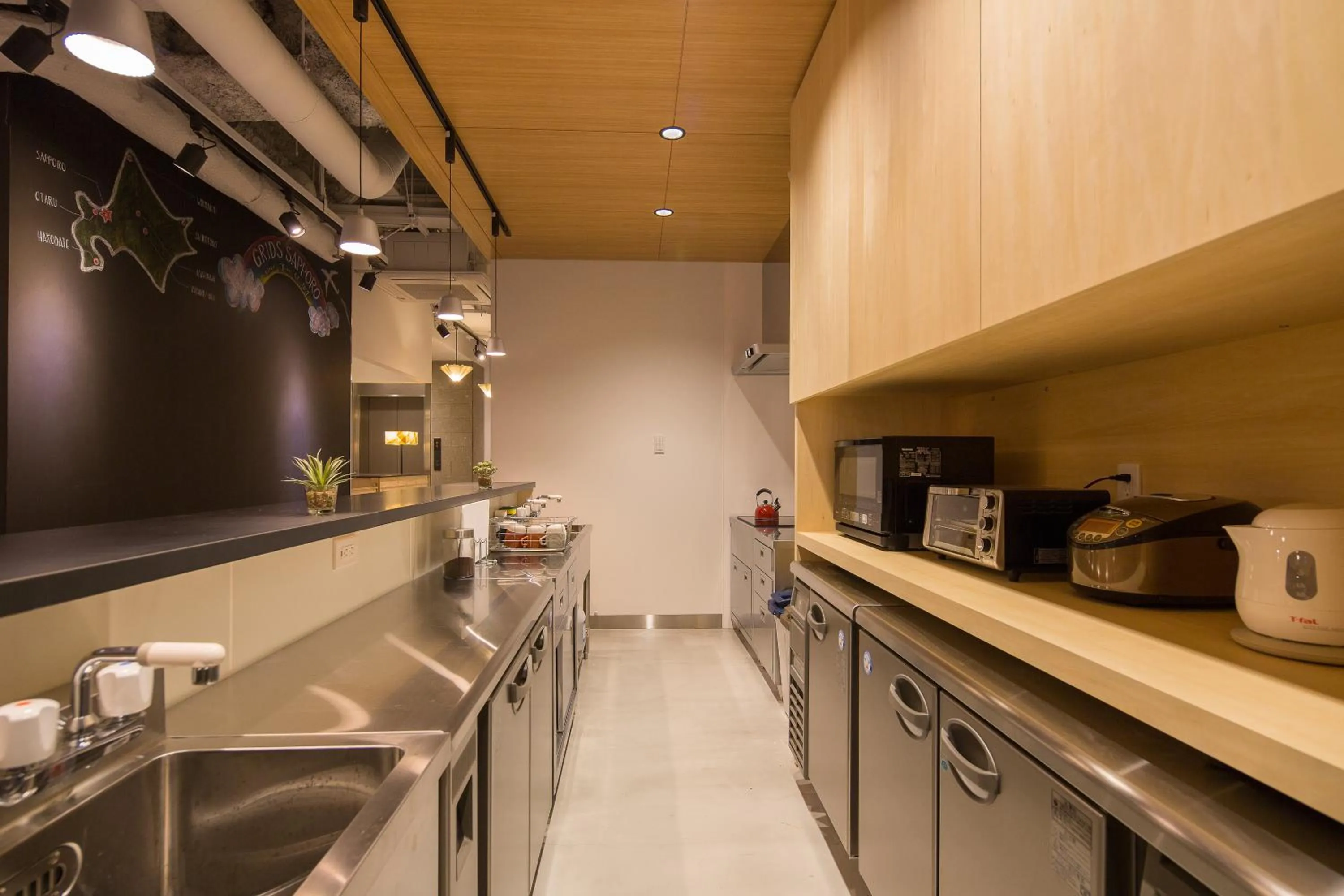 Communal kitchen, Kitchen/Kitchenette in Grids Sapporo Hotel&Hostel