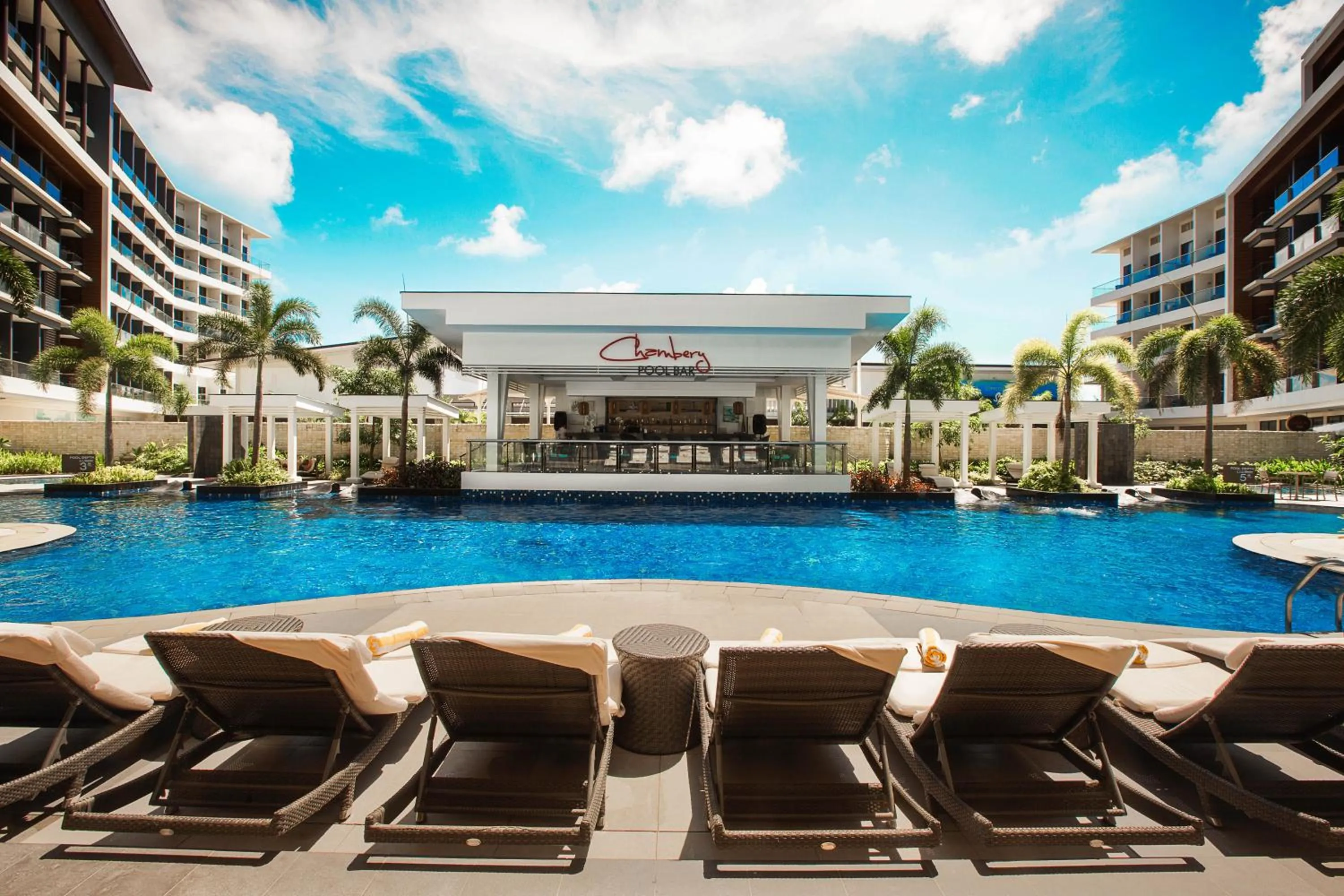 Lounge or bar in Savoy Hotel Boracay near Newcoast Beach