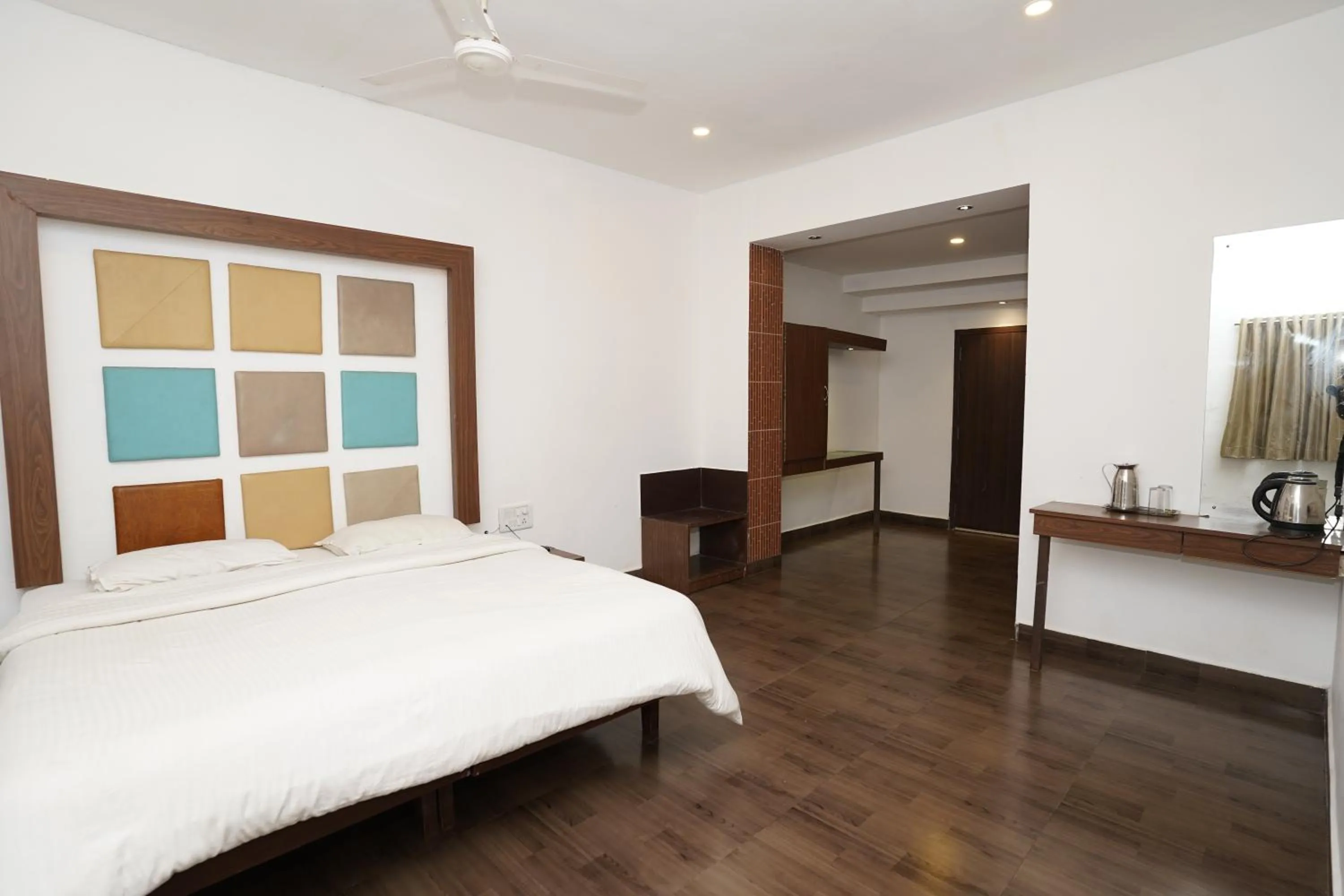 Bed in Zeenath Taj Gardens