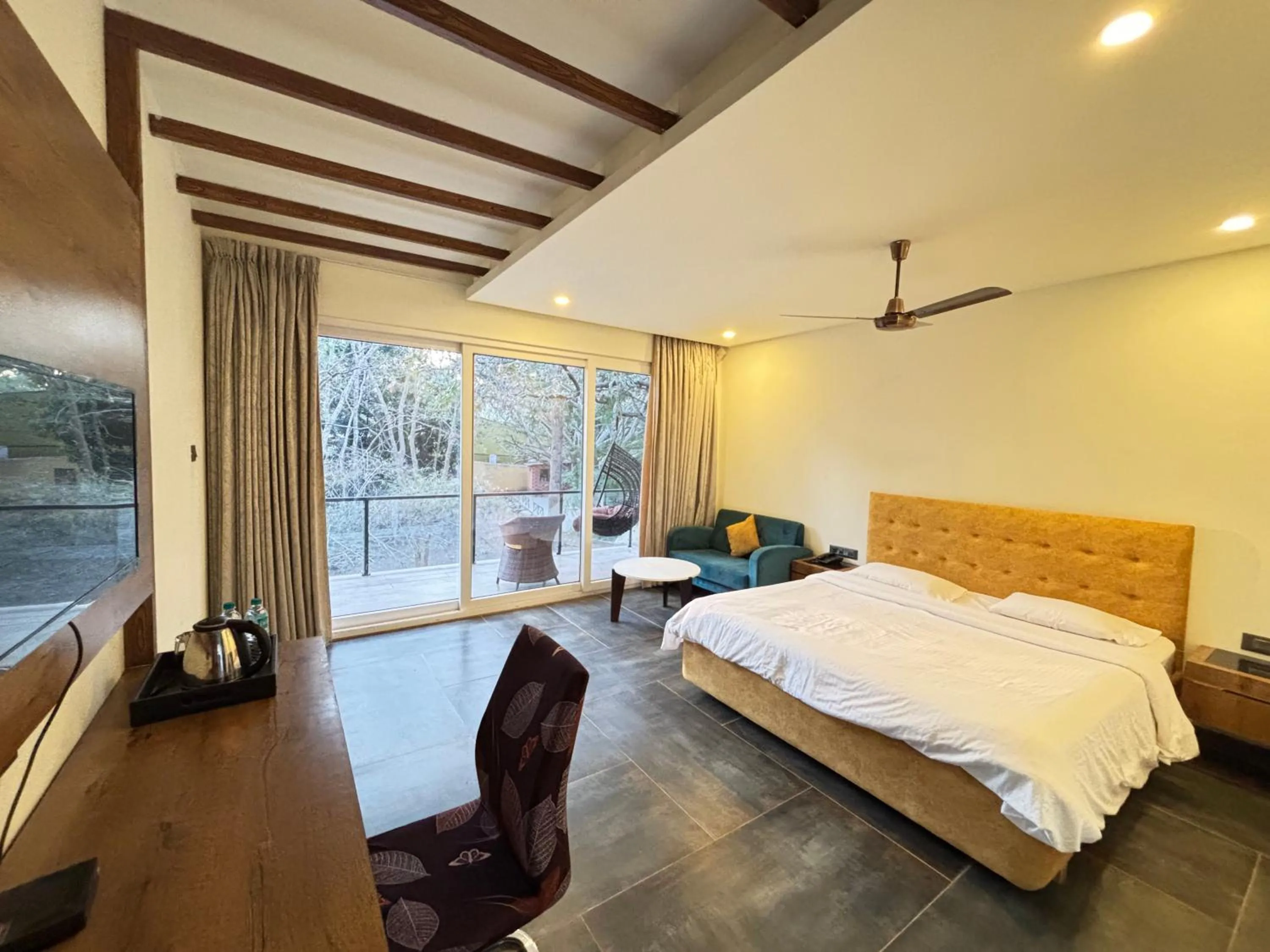 Bed in Zeenath Taj Gardens