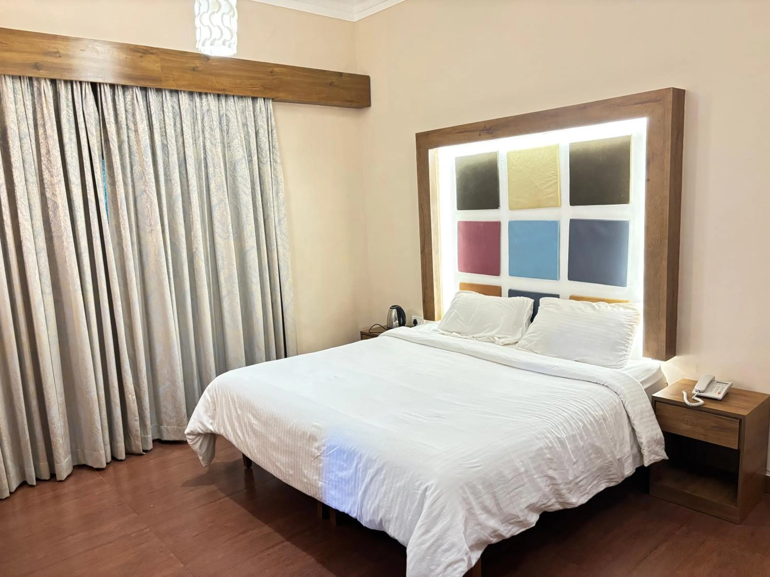 Bed in Zeenath Taj Gardens