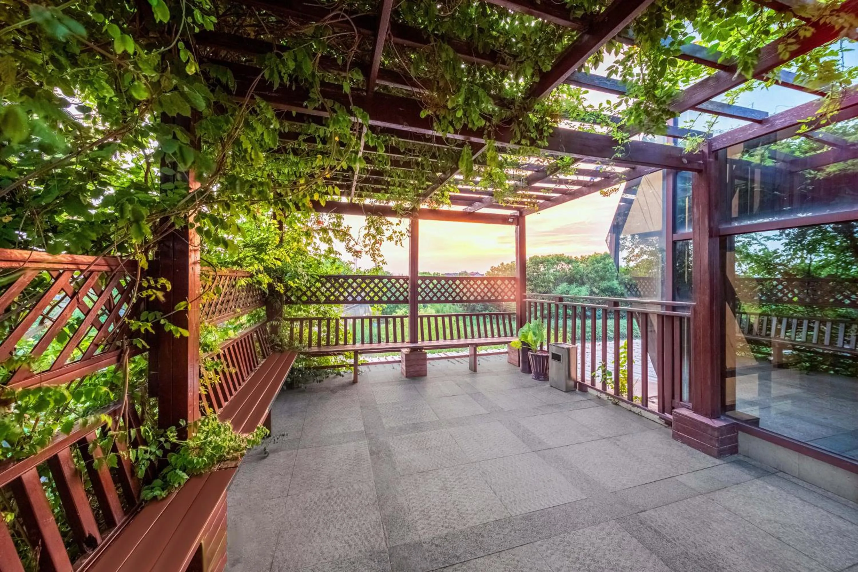 Spring in Bo Ai International Hotel Shanghai Pudong Airport Branch-Provide shuttle services to Pudong Airport and Disneyland