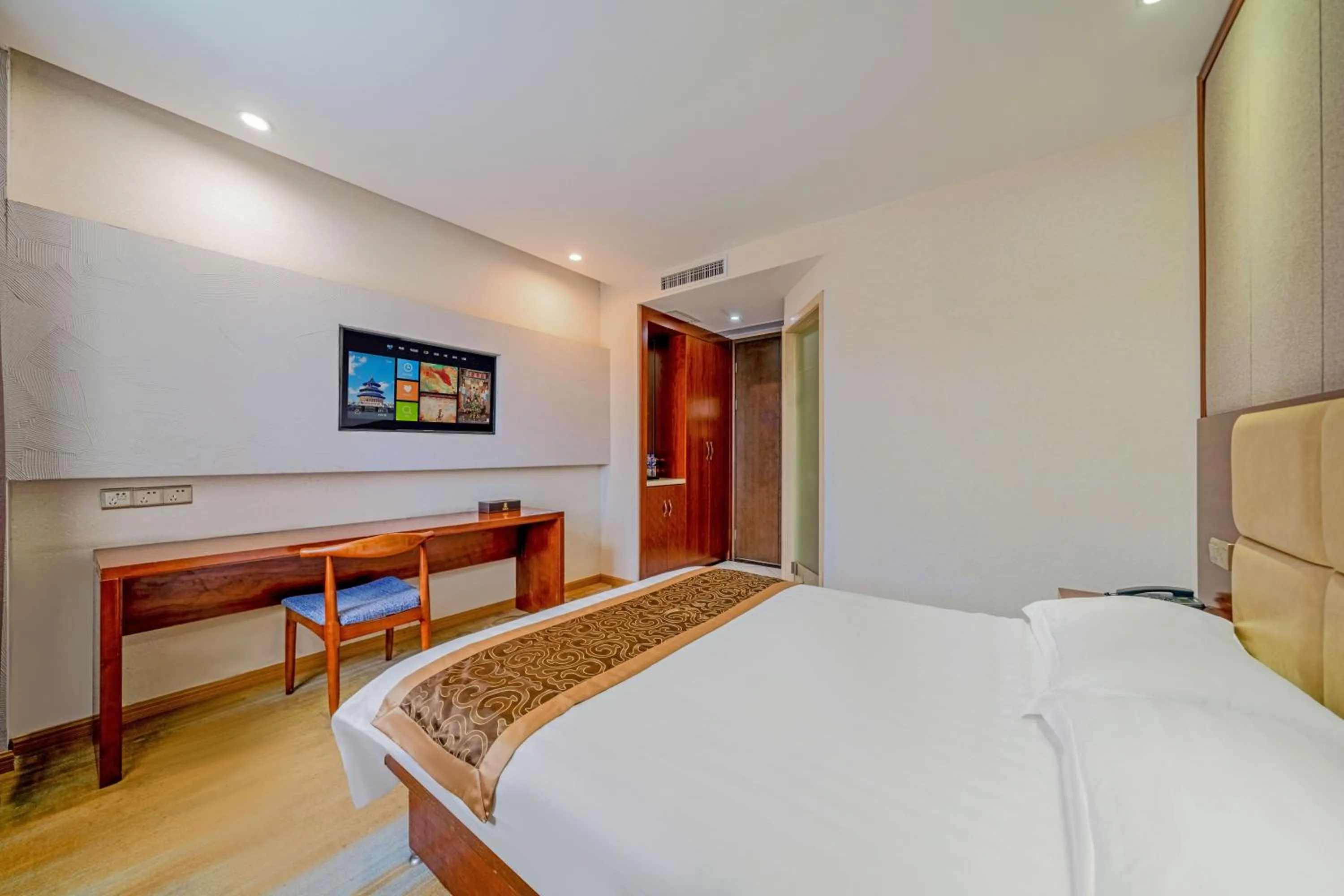 Photo of the whole room, Bed in Bo Ai International Hotel Shanghai Pudong Airport Branch-Provide shuttle services to Pudong Airport and Disneyland
