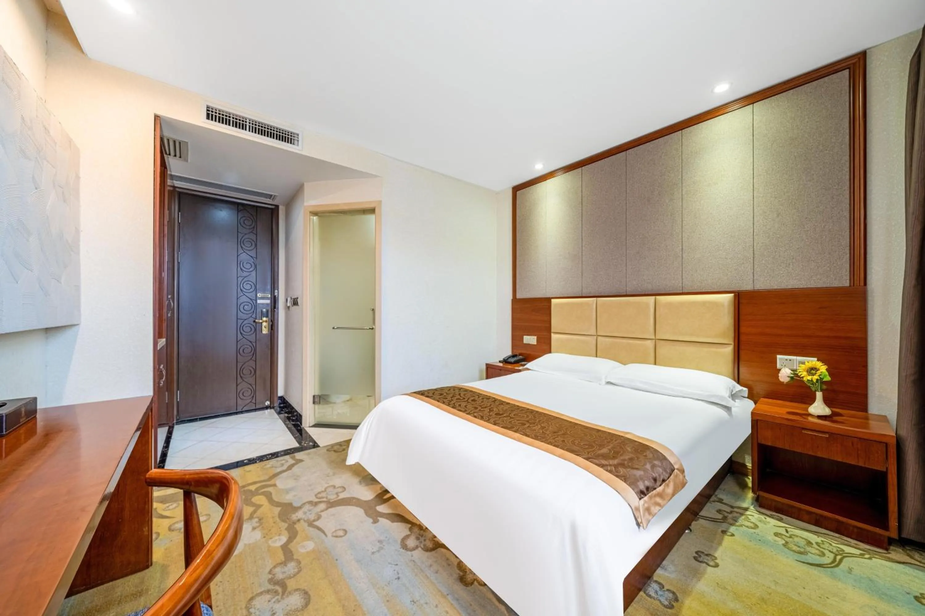 Living room, Bed in Bo Ai International Hotel Shanghai Pudong Airport Branch-Provide shuttle services to Pudong Airport and Disneyland