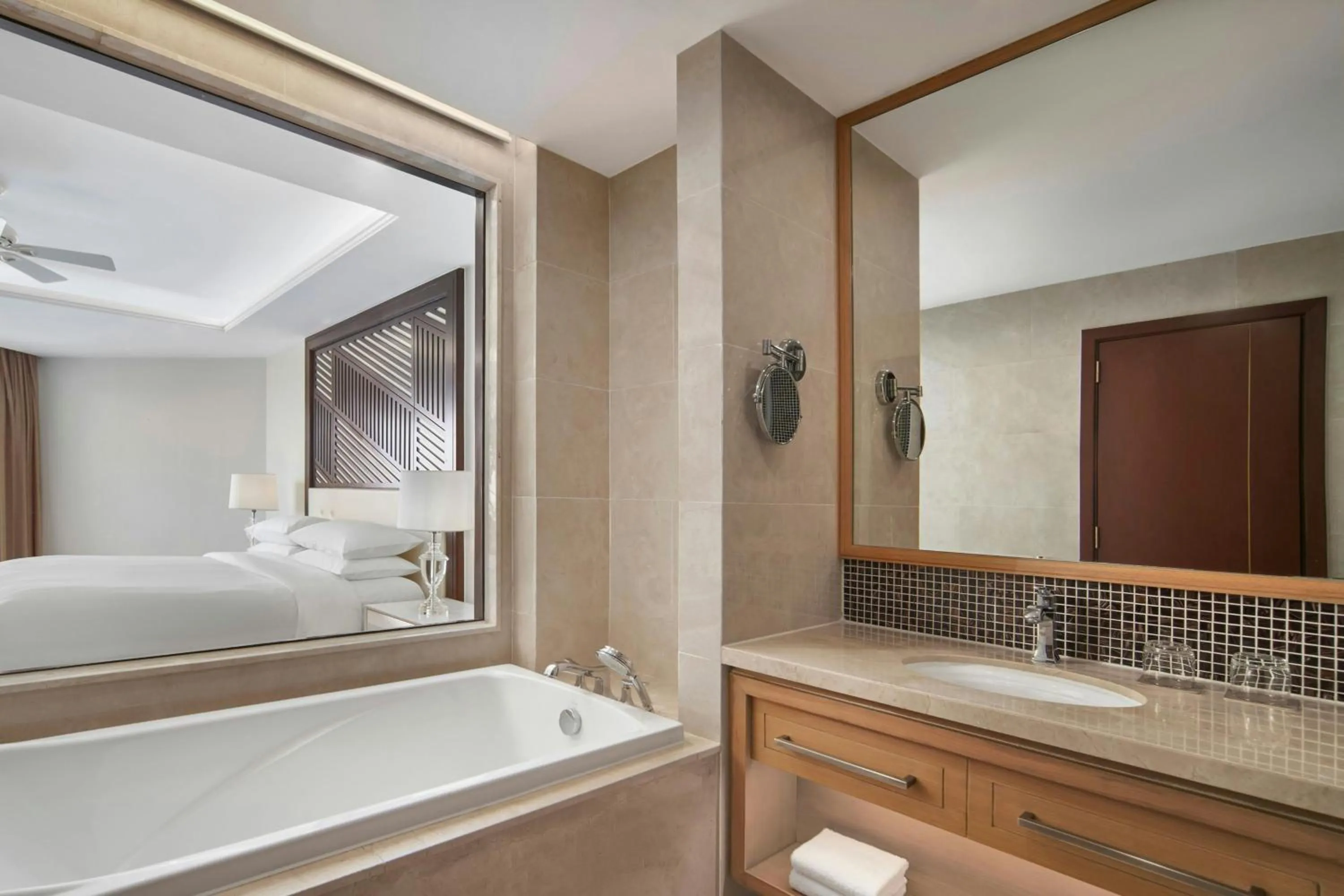 Bathroom, Bed in Vinpearl Resort & Spa Hoi An