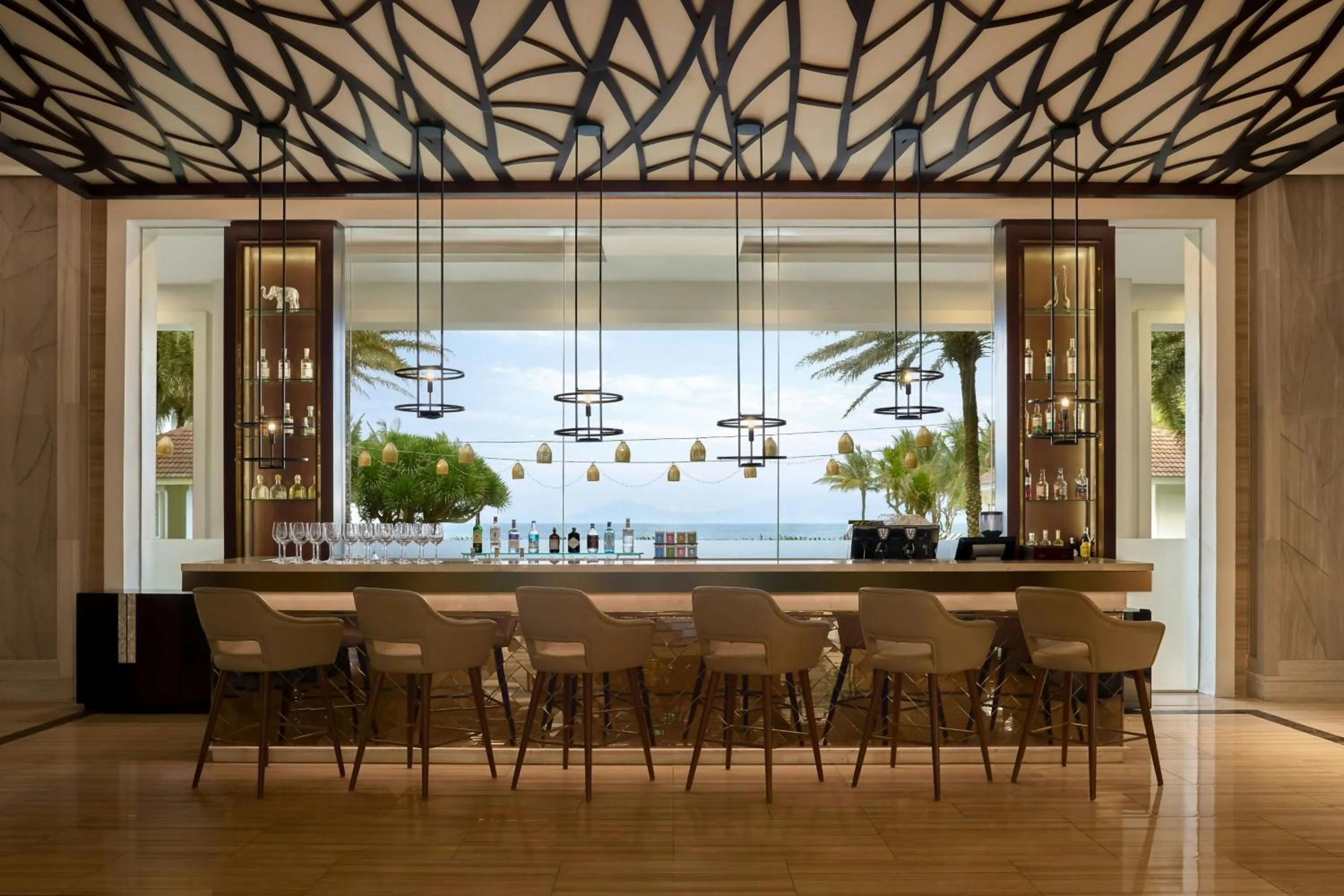 Lounge or bar in Renaissance Danang Hoi An Resort & Spa