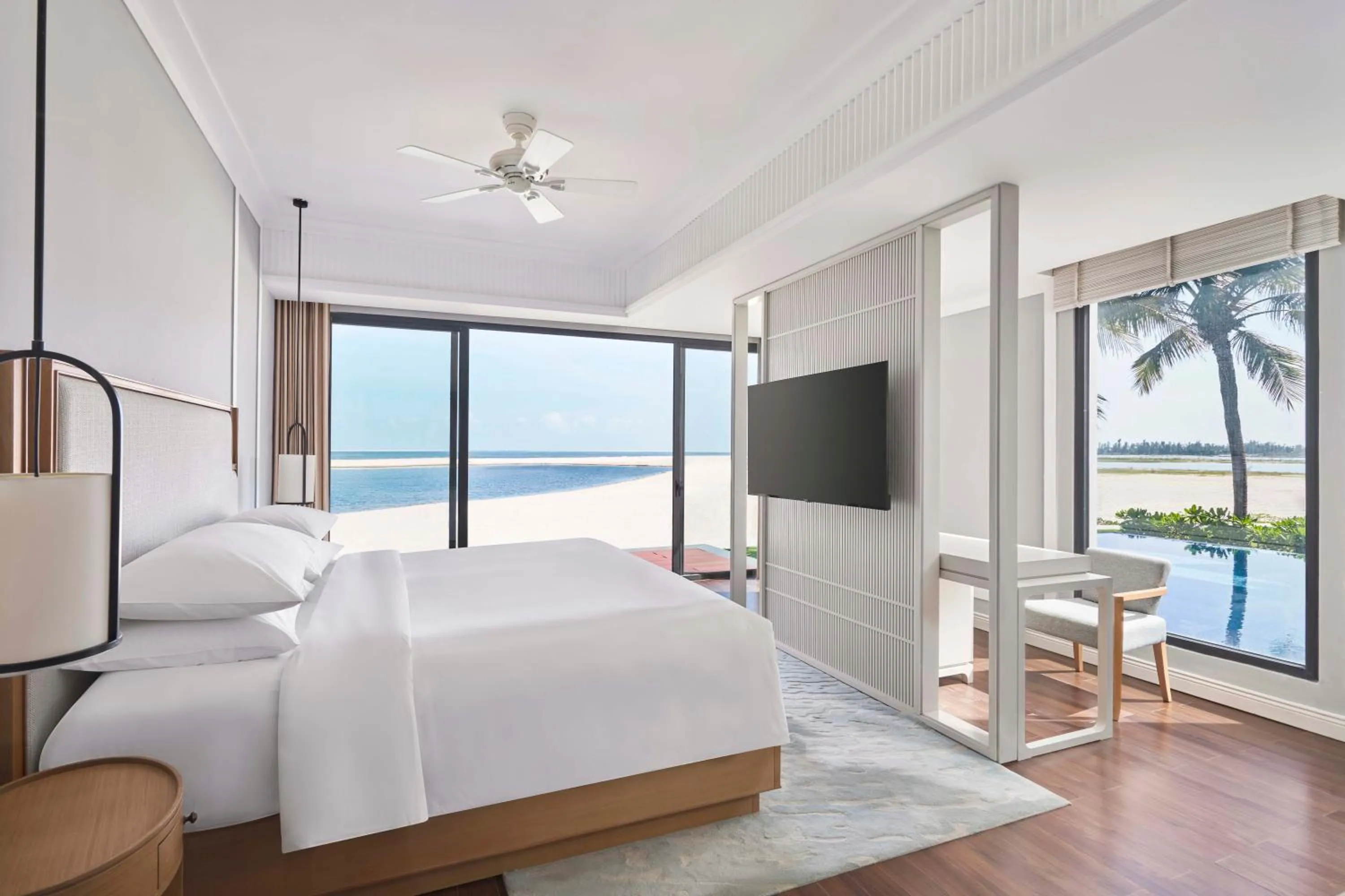 TV and multimedia, Bed in Vinpearl Resort & Spa Hoi An