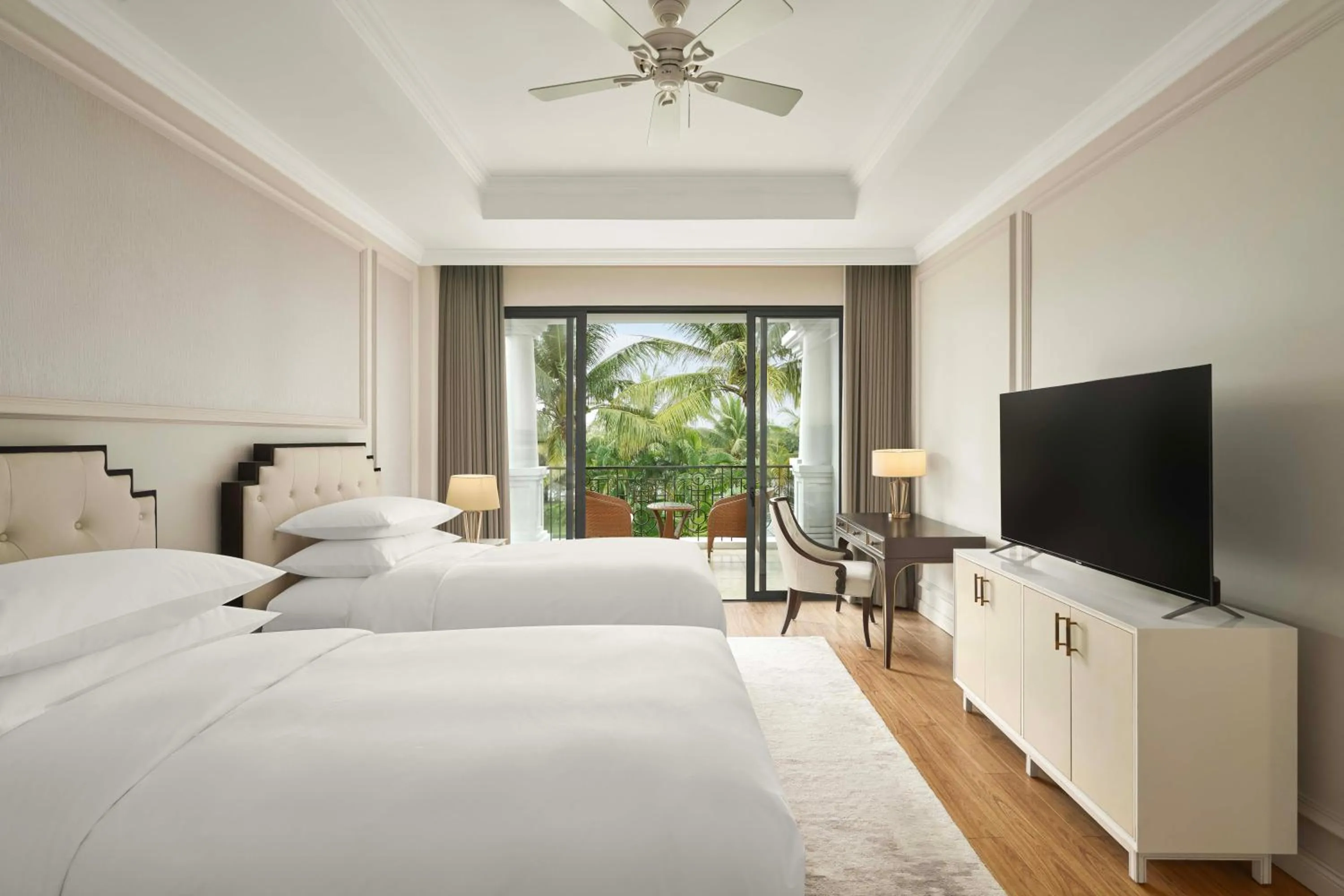 Bed in Danang Marriott Resort & Spa, Non Nuoc Beach Villas