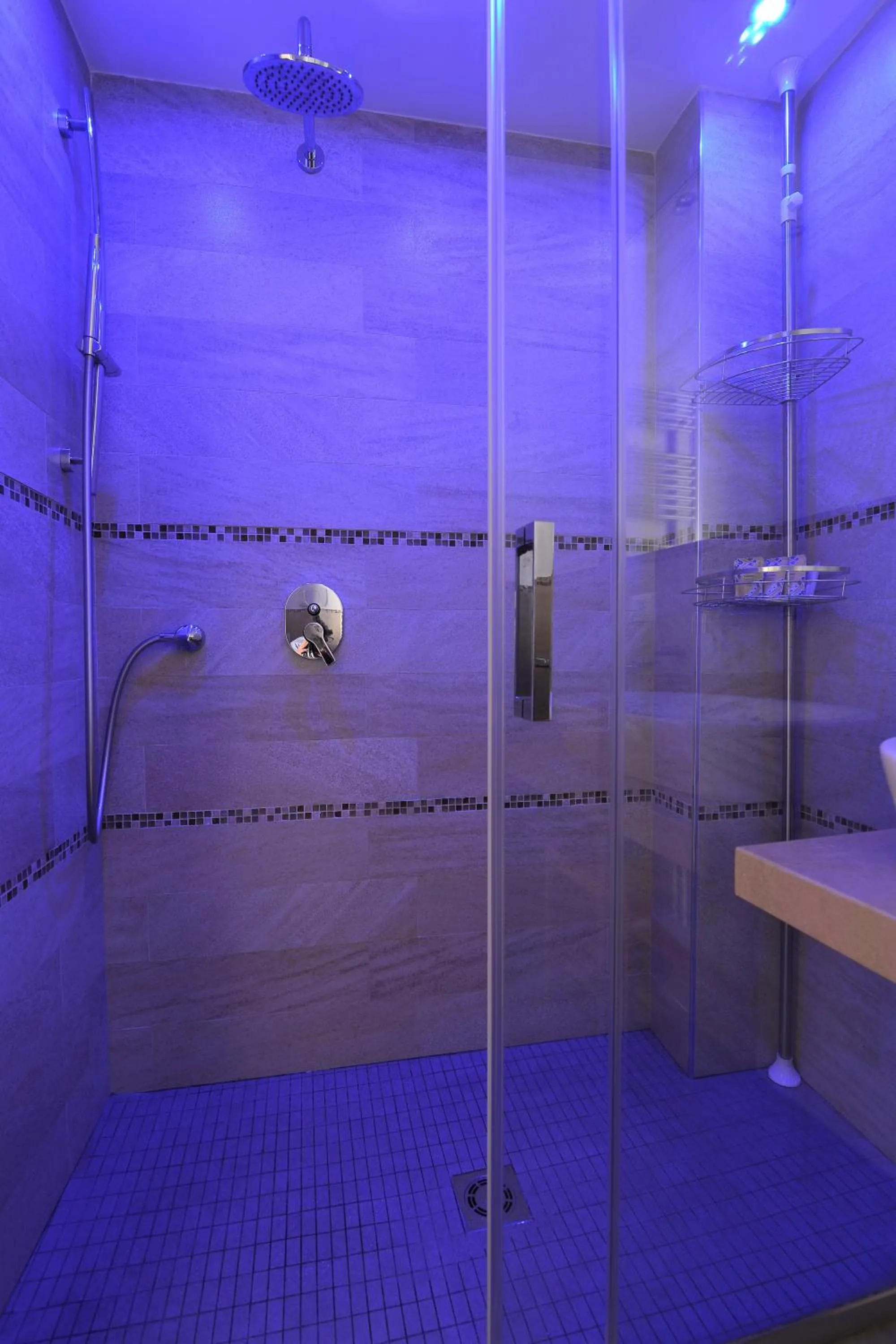 Shower in B&B Le Porte Del Centro