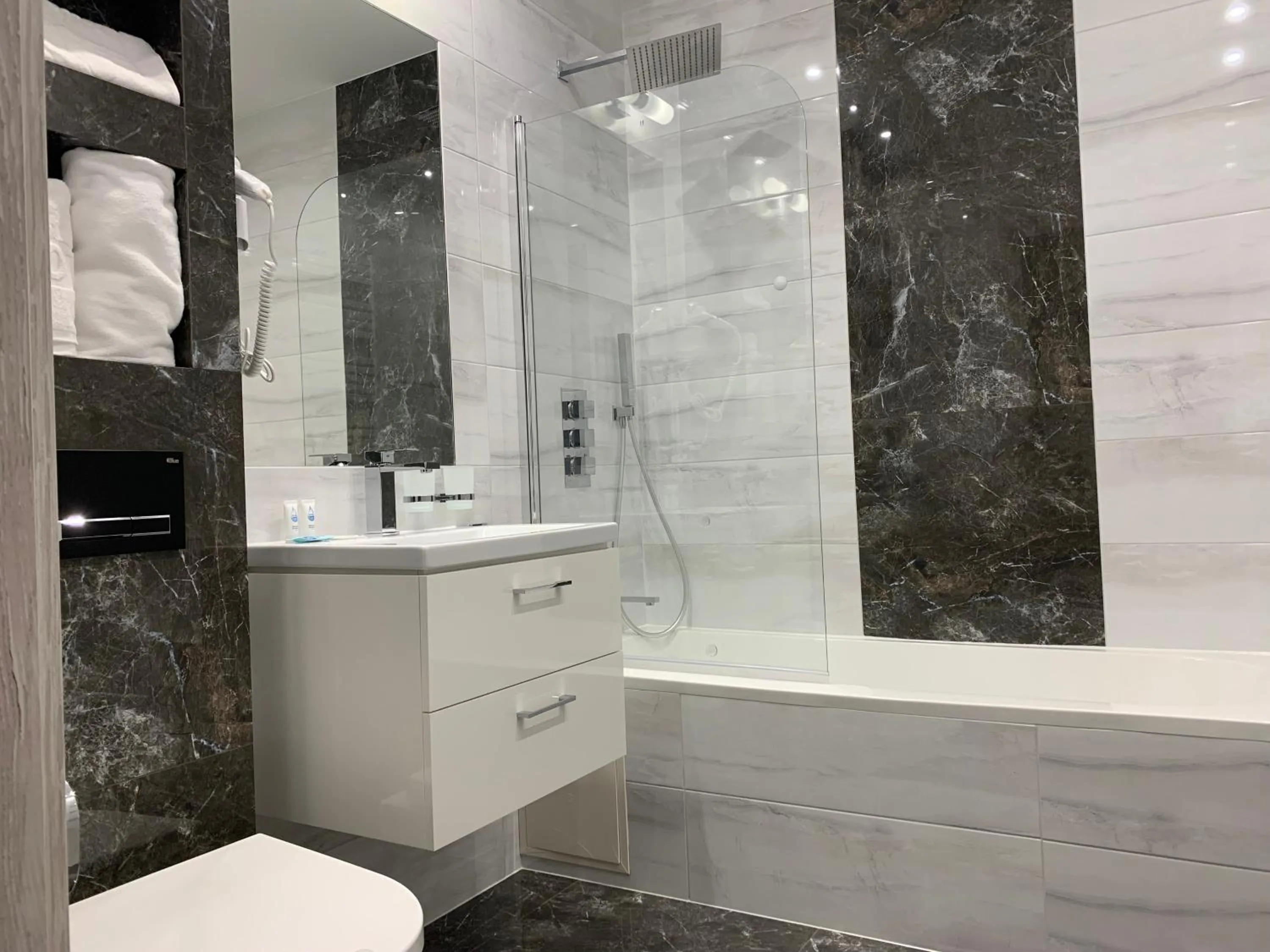 Bathroom in Piramida