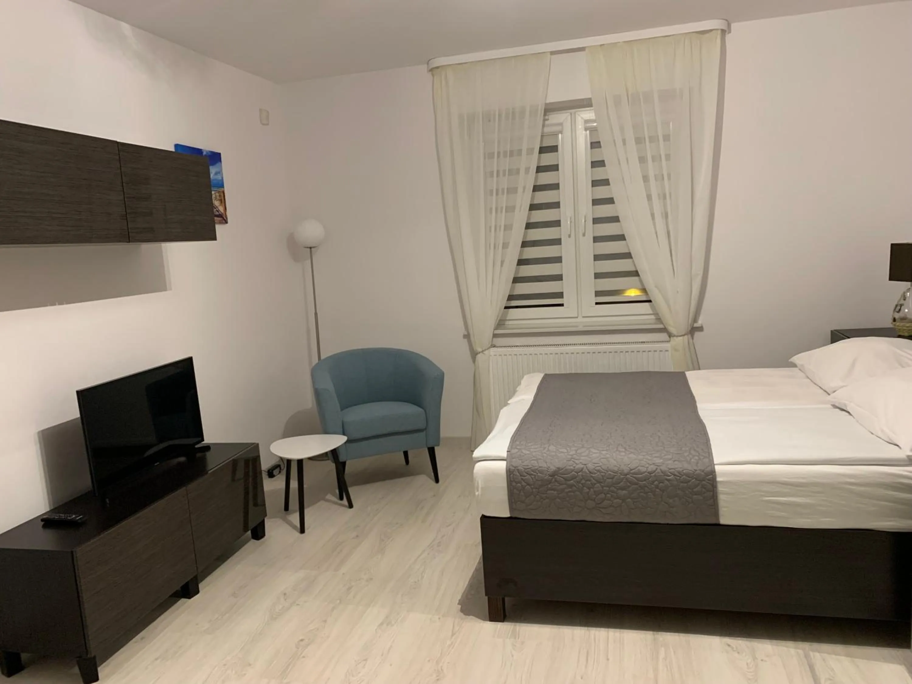 Photo of the whole room, Bed in U Kruszyny