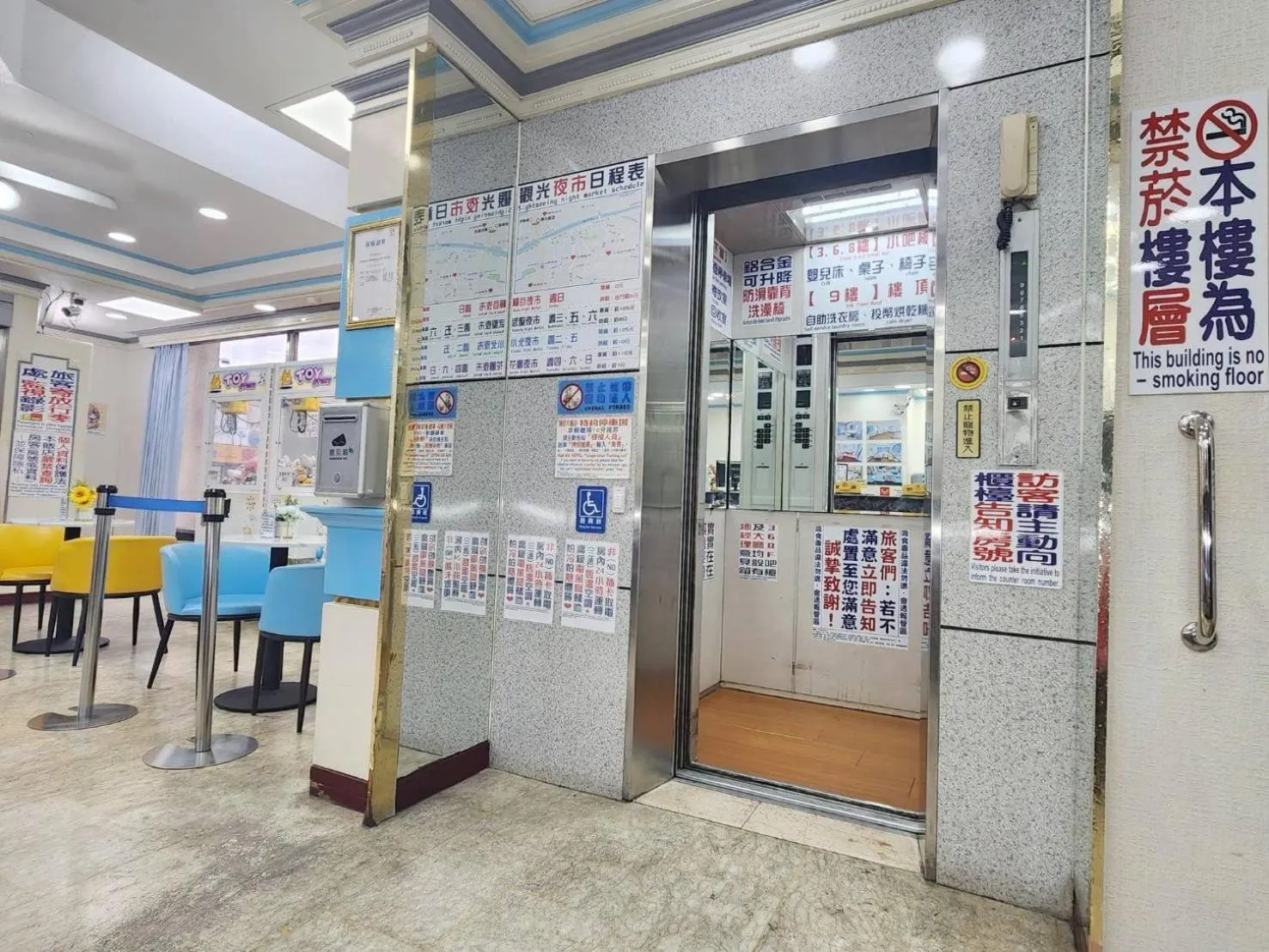 elevator in Hua Ku Hotel