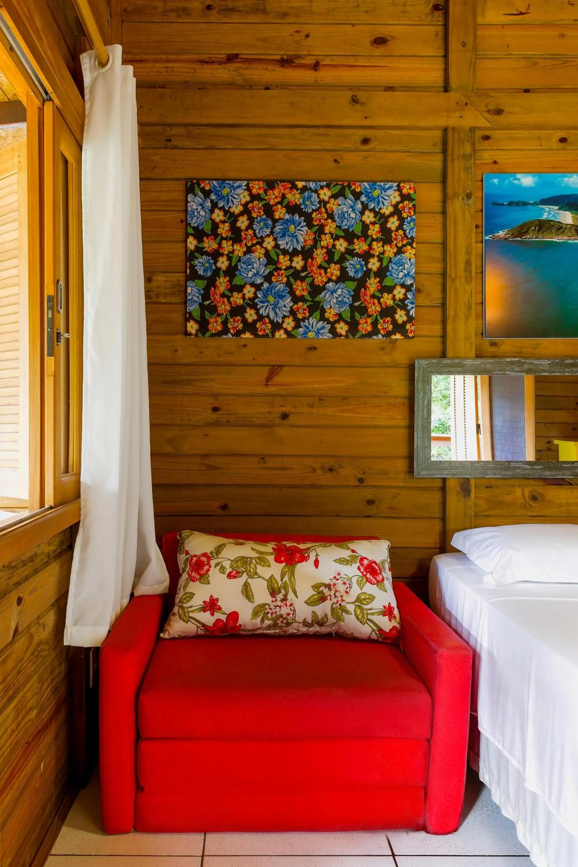 Photo of the whole room, Bed in Pousada Plancton