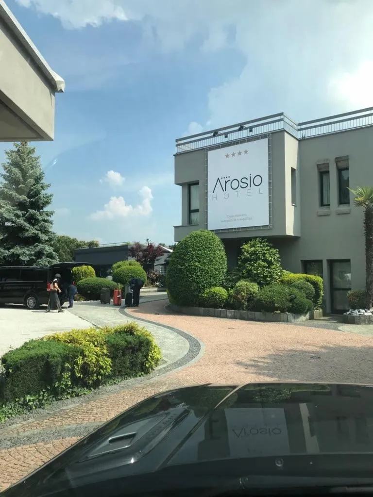 Facade/entrance in Arosio Hotel