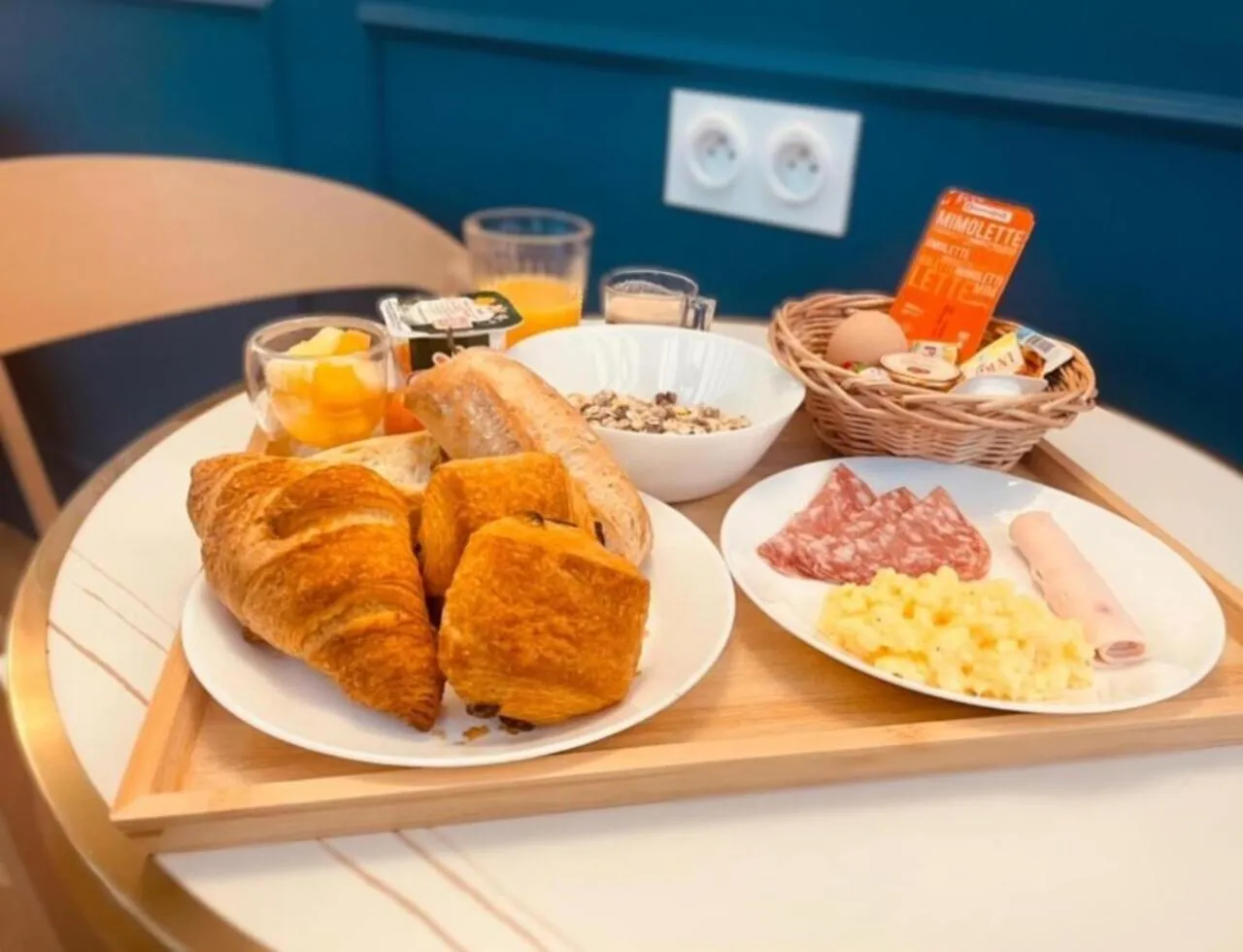 Buffet breakfast in District Nation