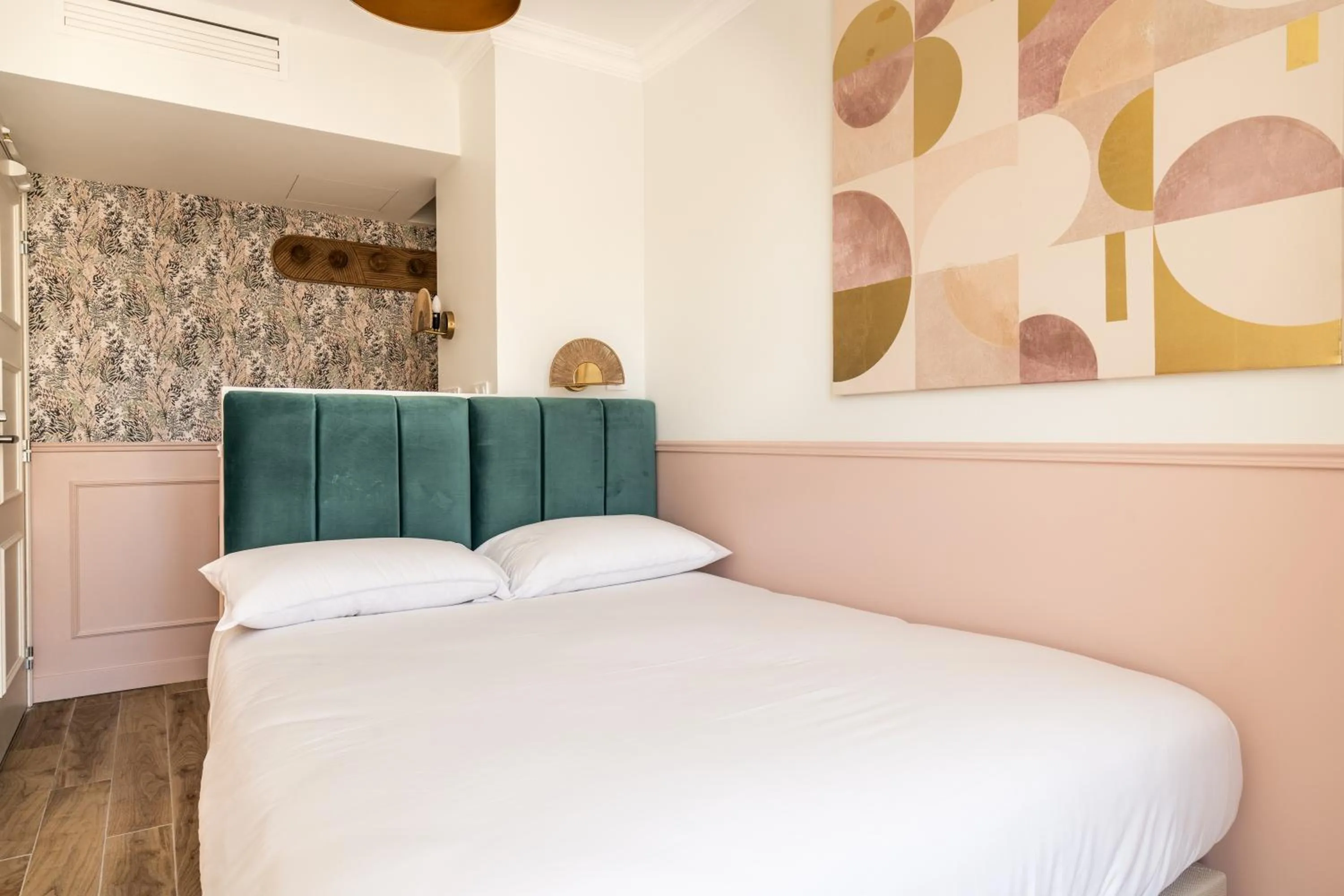 Inner courtyard view, Bed in District Nation