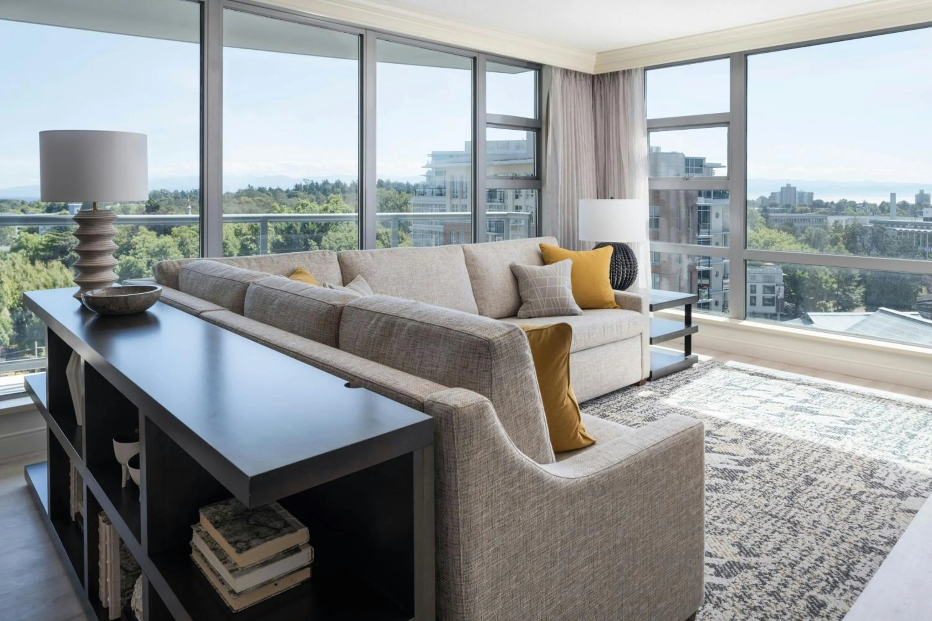 Living room in Victoria Marriott Inner Harbour