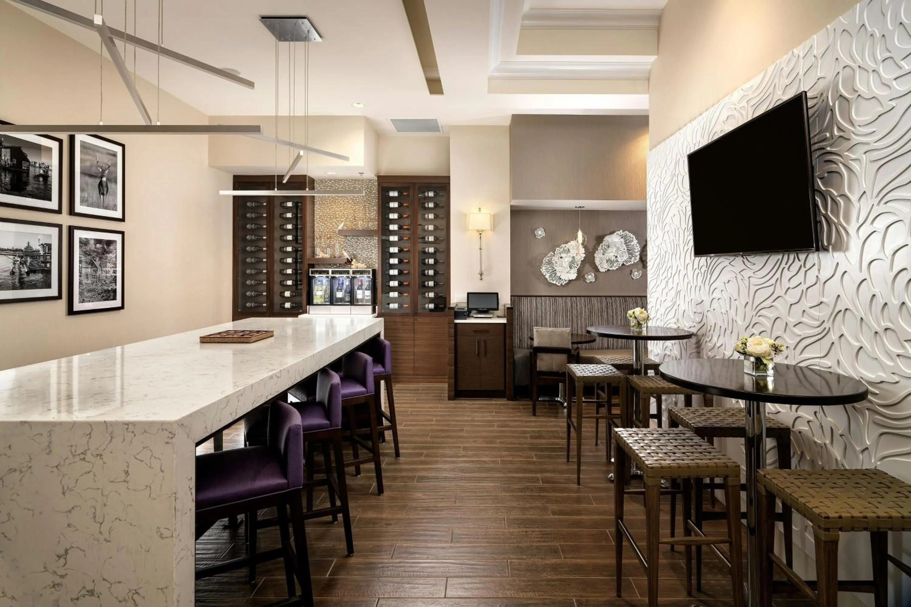 Lounge or bar in Victoria Marriott Inner Harbour