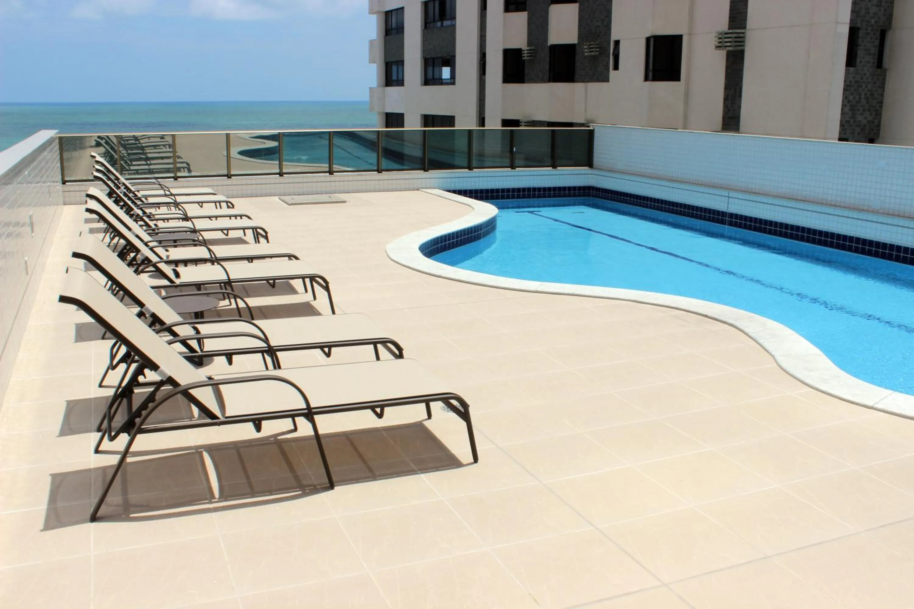 Flat Beach Class Executive