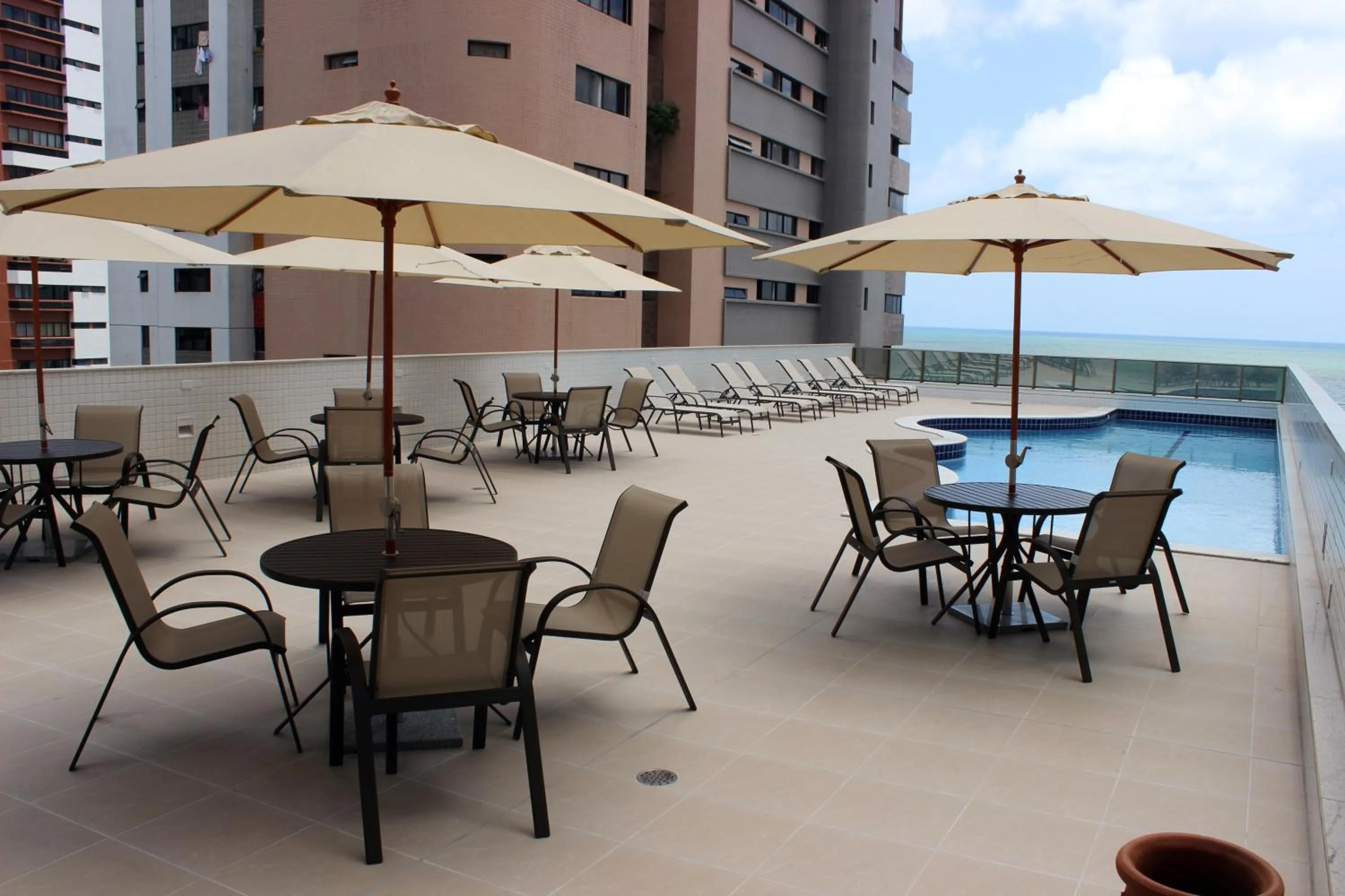 Flat Beach Class Executive