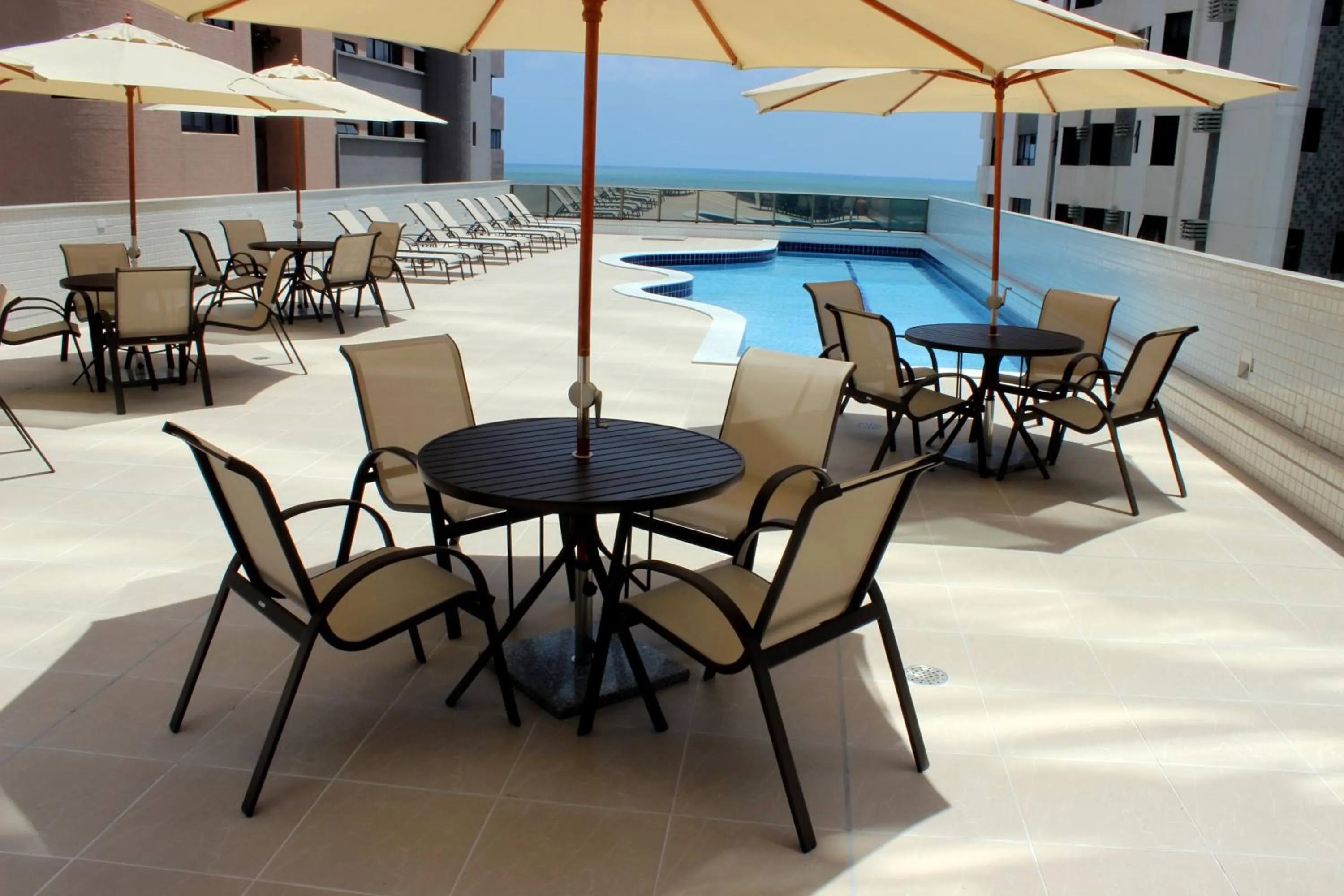 Flat Beach Class Executive