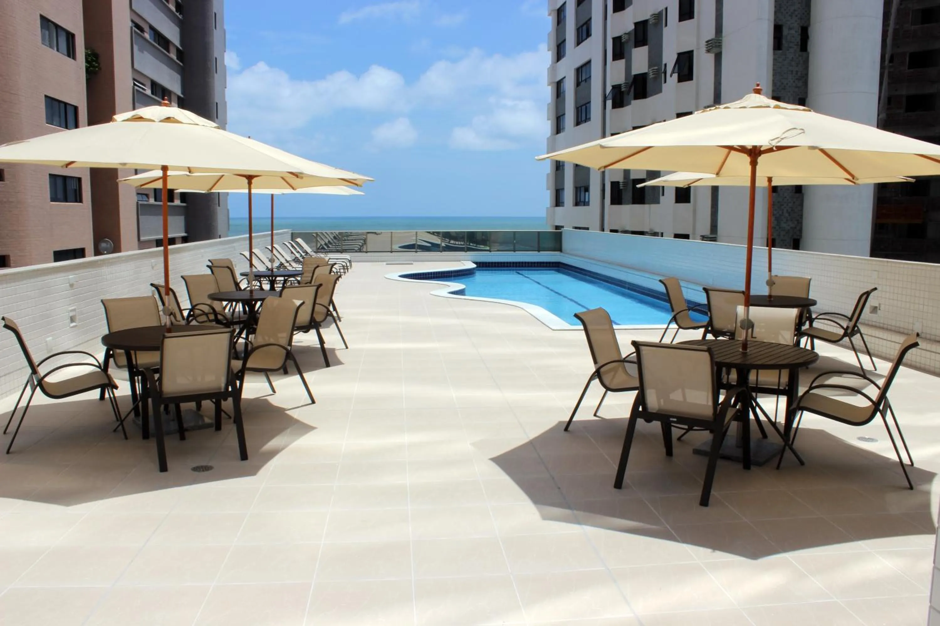 Flat Beach Class Executive