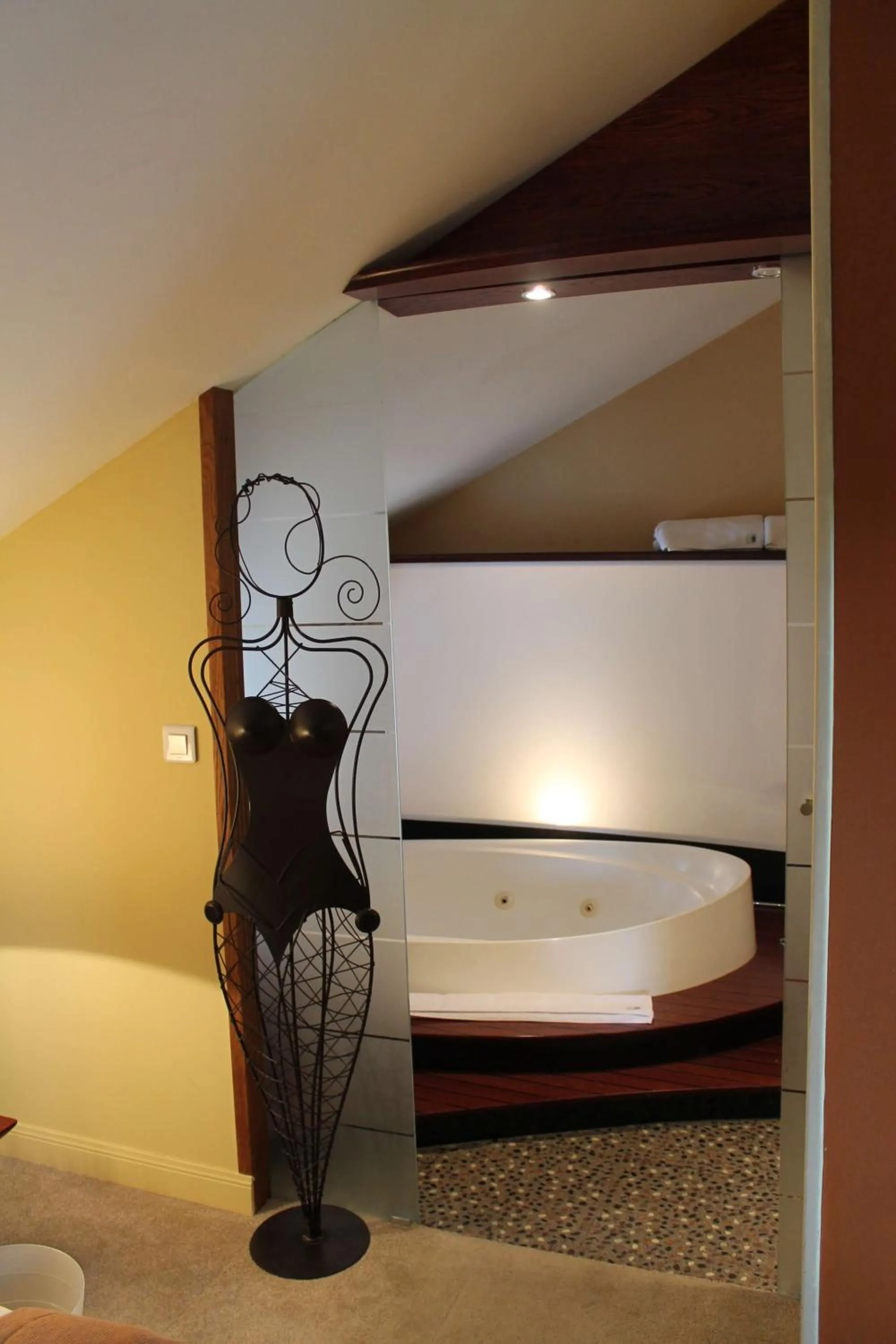 Bathroom, Bed in Châtellerie De Schoebeque