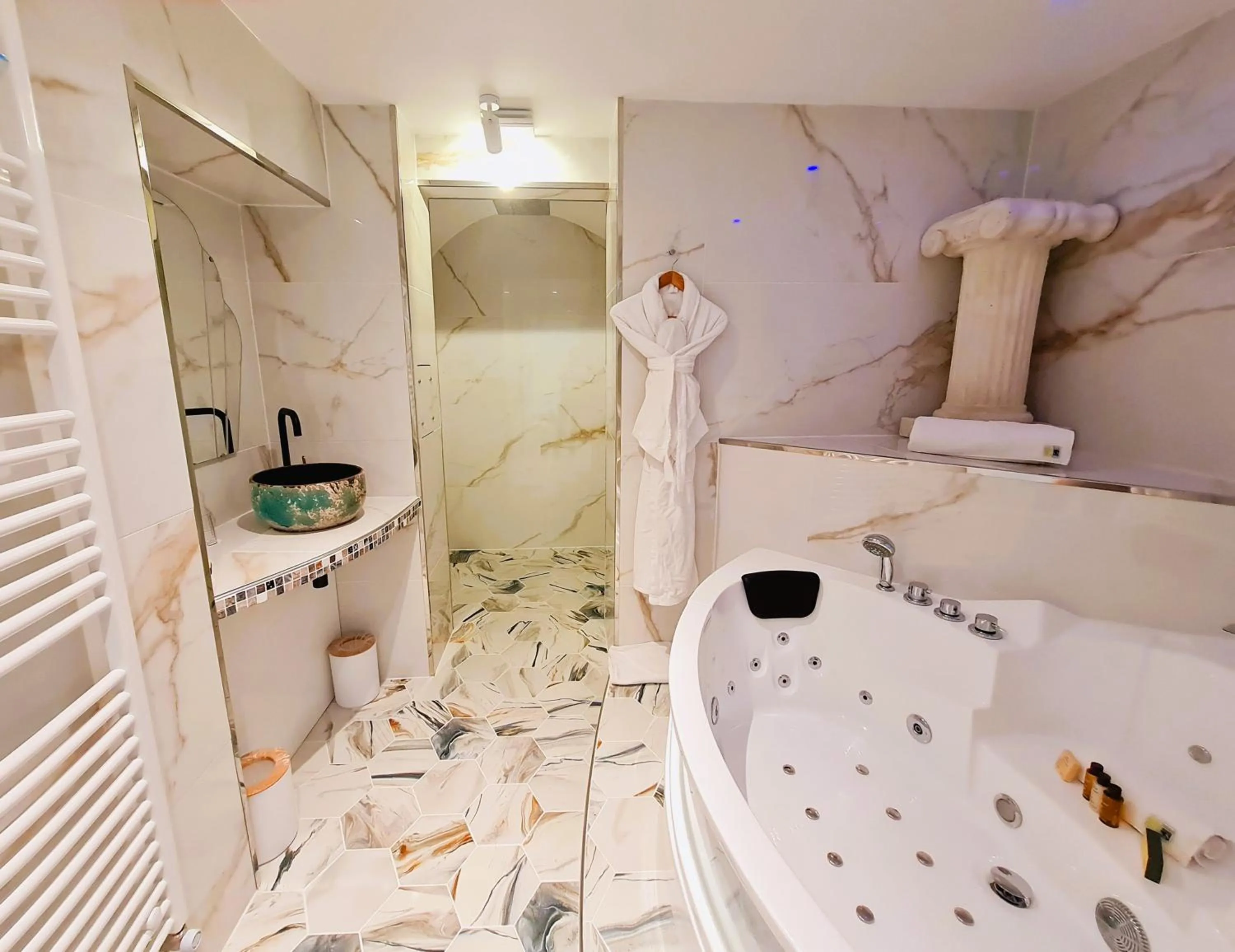 Hot Tub in Châtellerie De Schoebeque