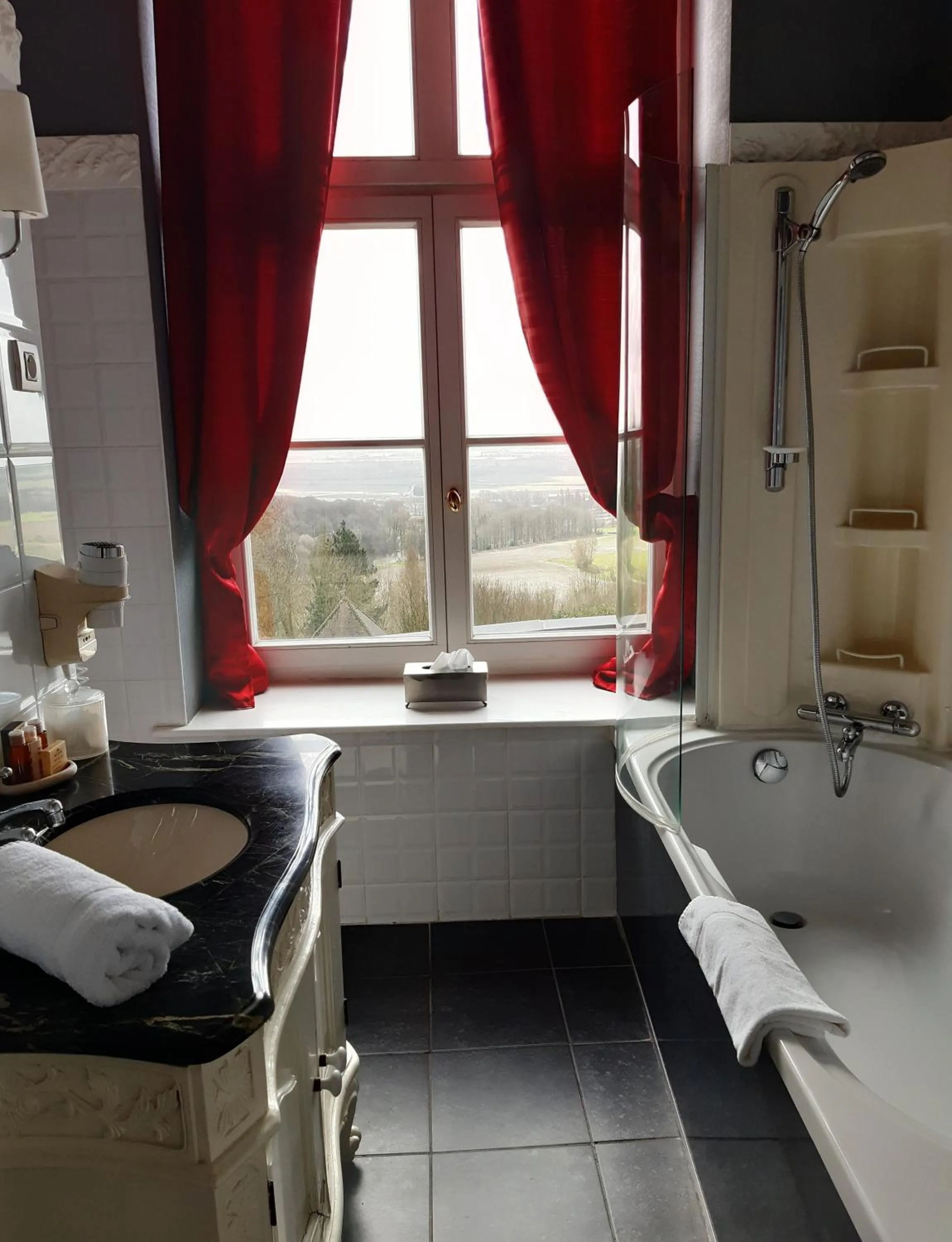 Bathroom, Bed in Châtellerie De Schoebeque