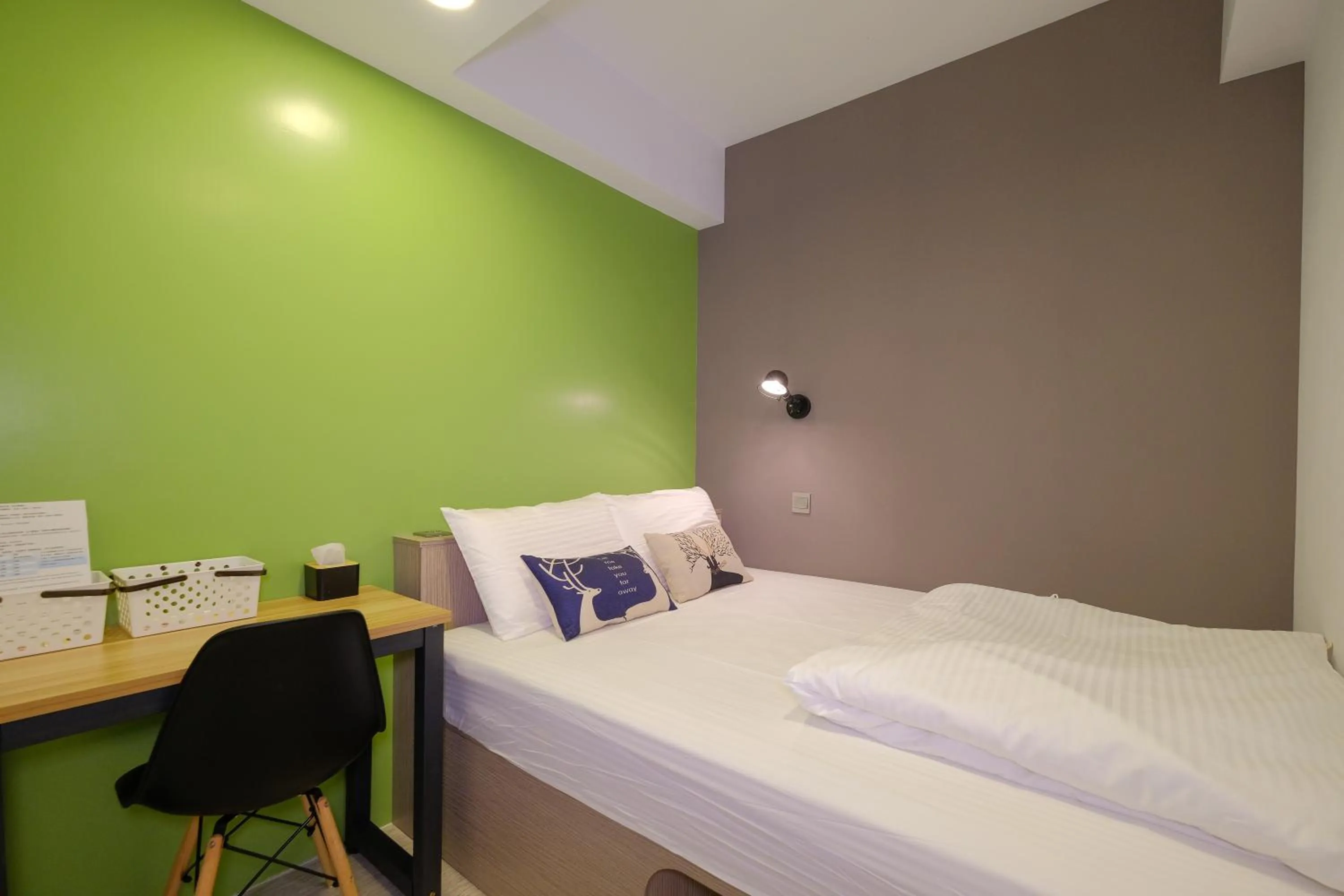 Photo of the whole room, Bed in Flyinn Hostel