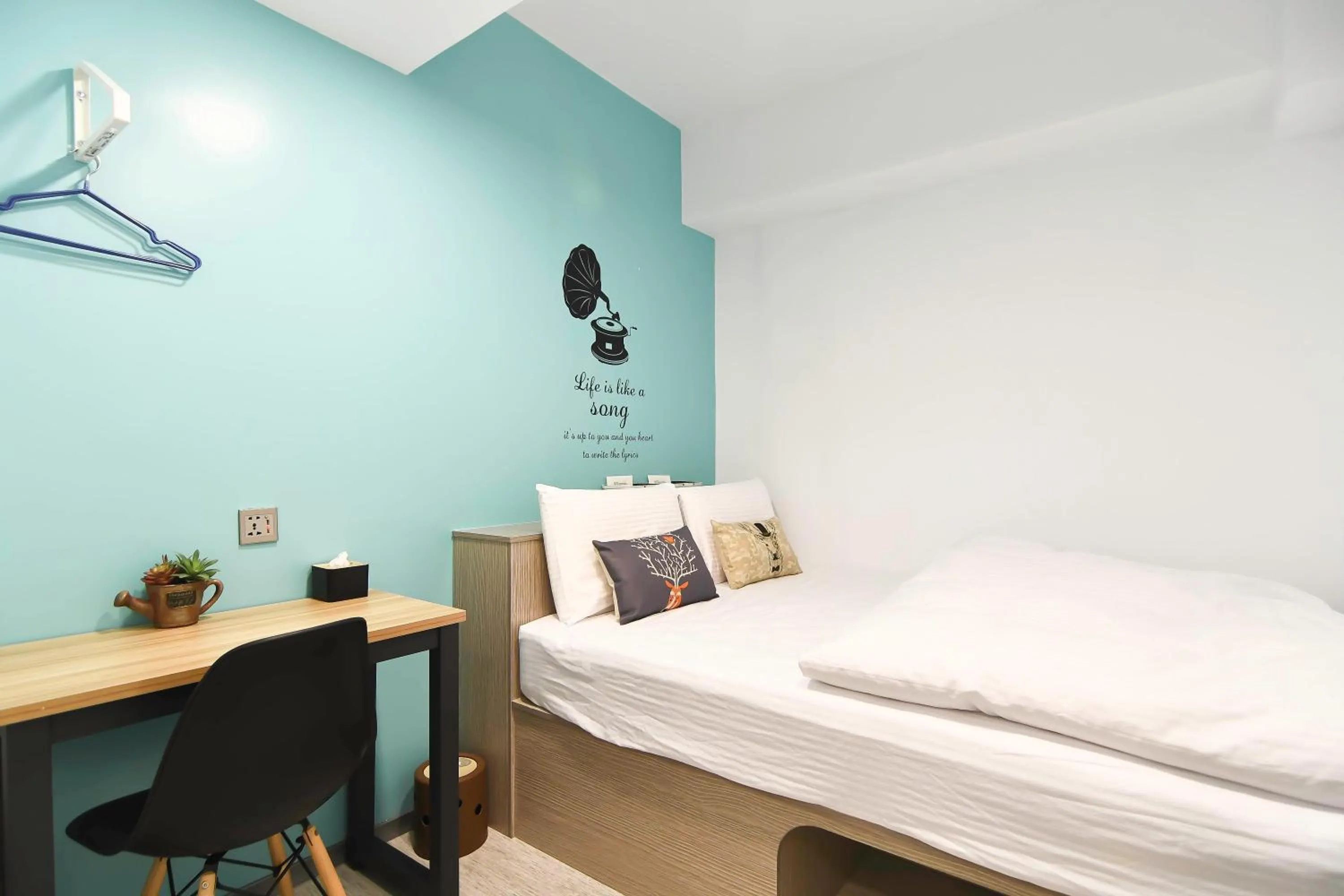 Photo of the whole room, Bed in Flyinn Hostel