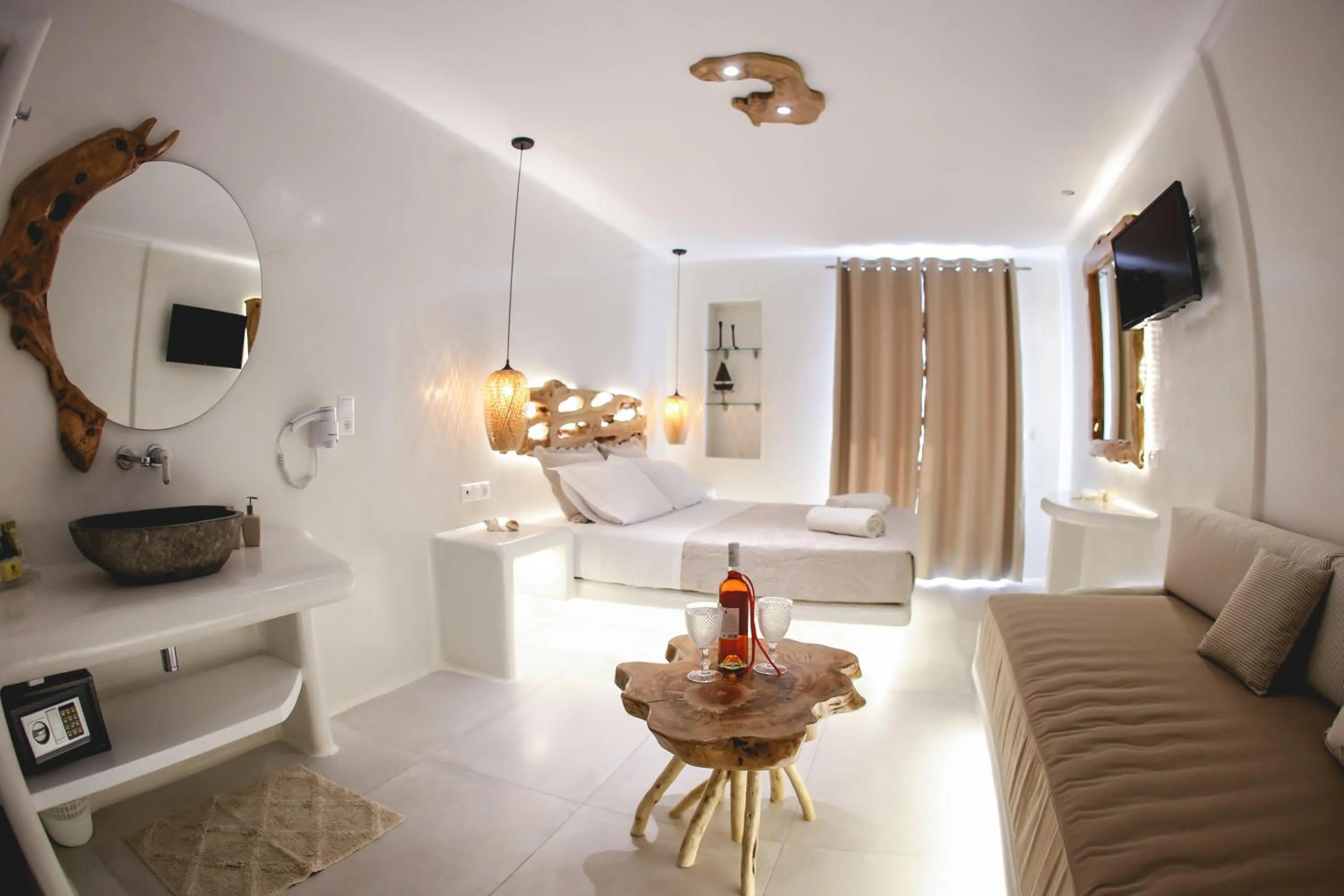 Photo of the whole room, Bed in Villa Elina suites and more