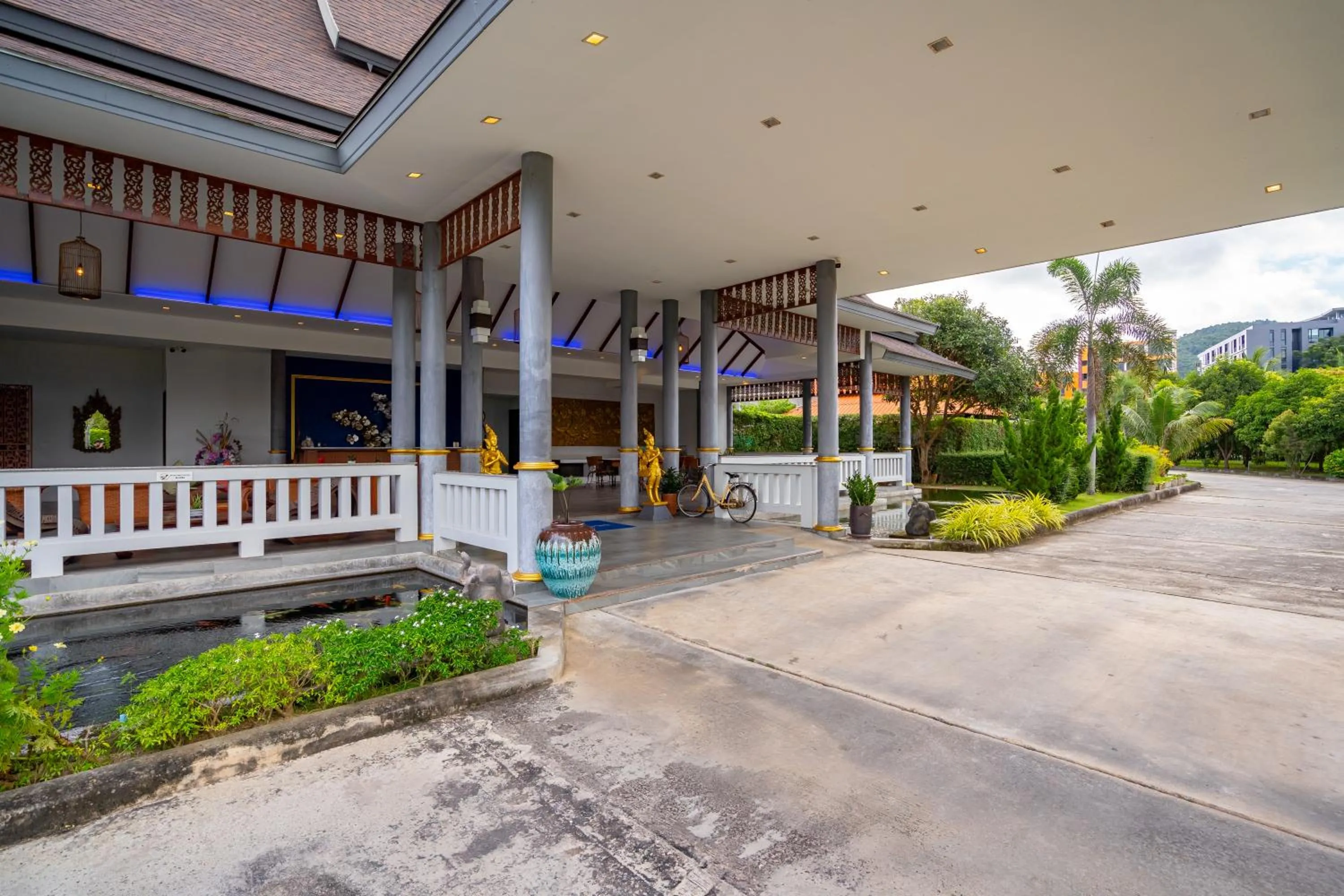 Property building in Phuket La Siesta