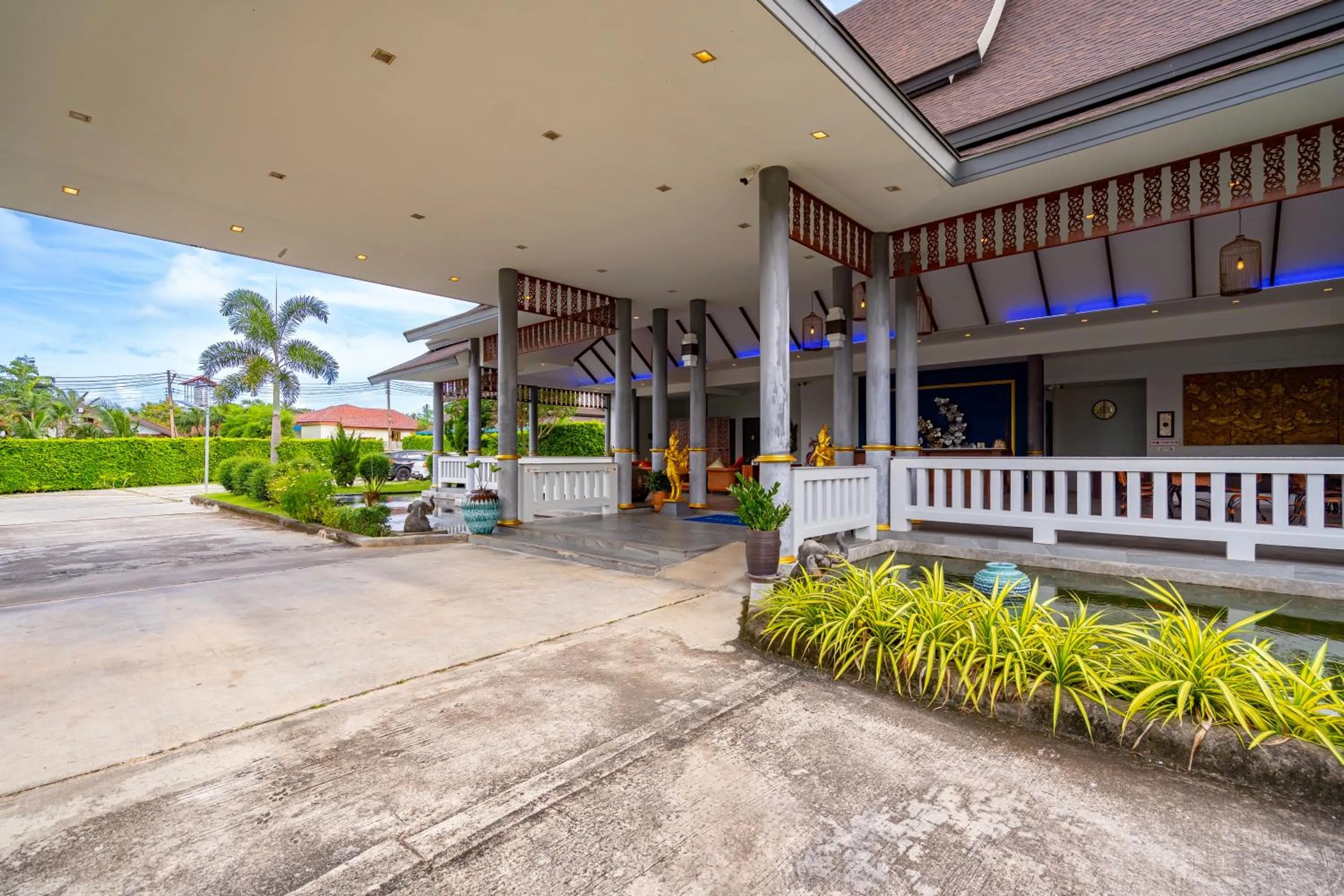 Property building in Phuket La Siesta