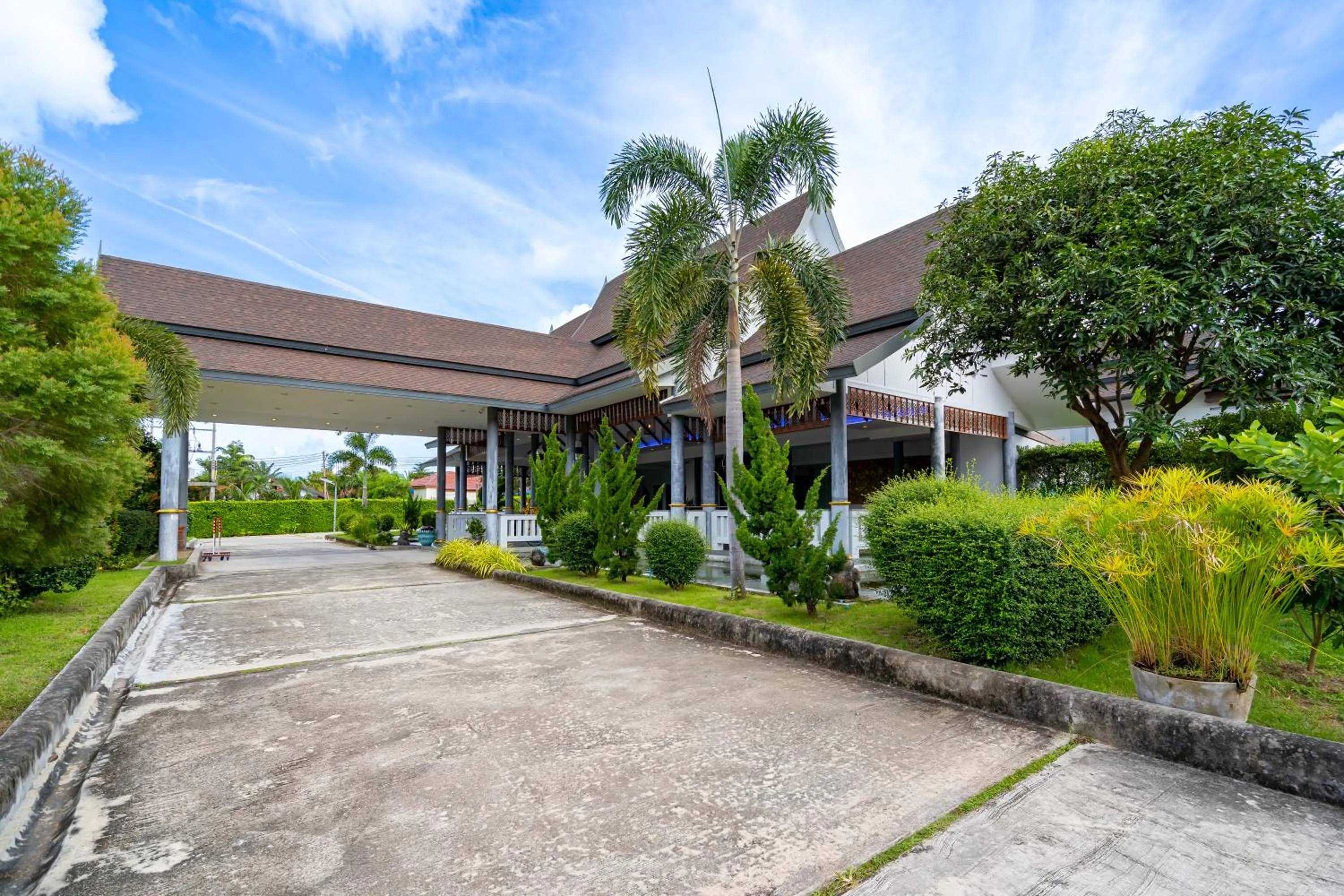 Property building in Phuket La Siesta