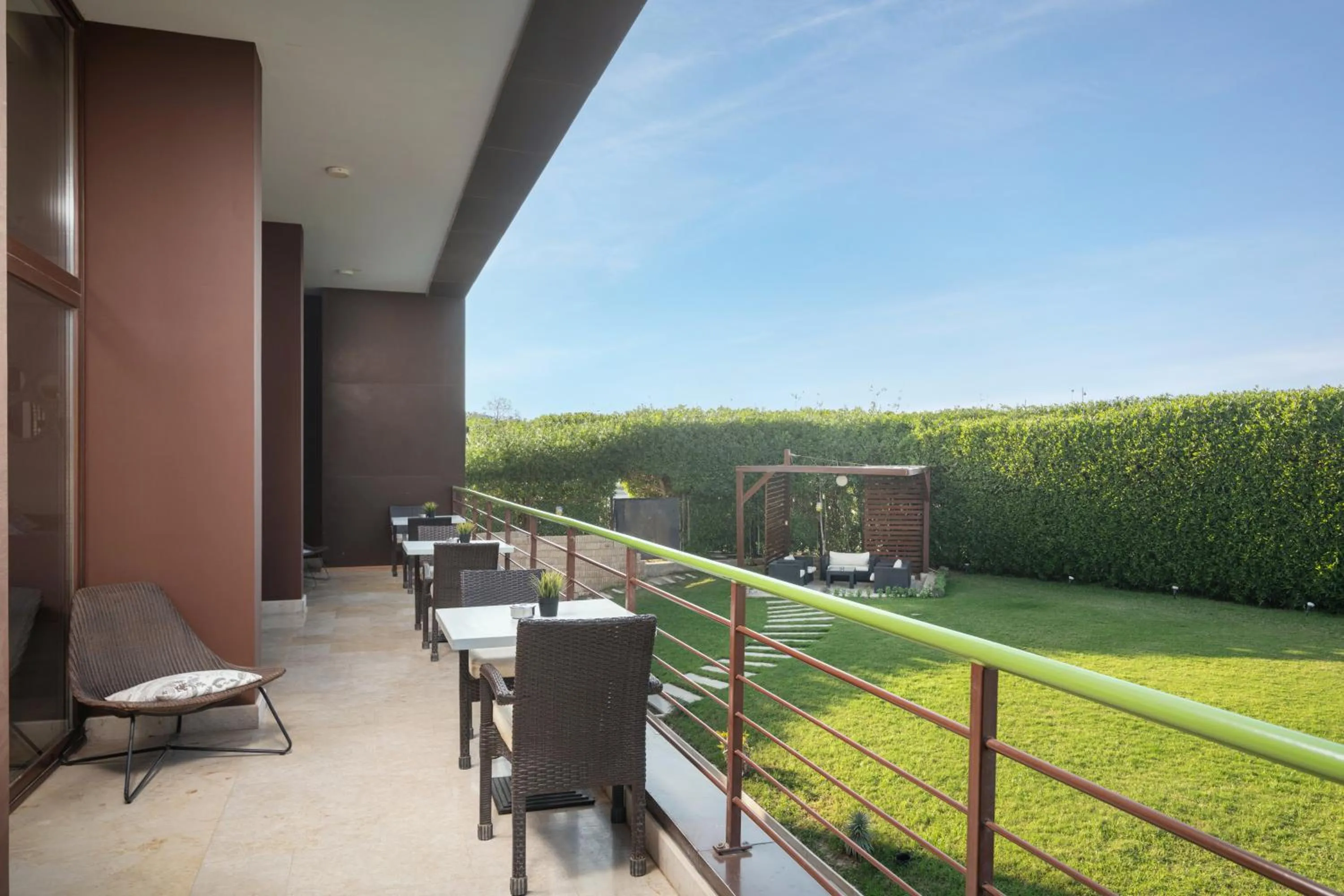 Restaurant/places to eat in Dhara Residence E2 Lodge Hotel