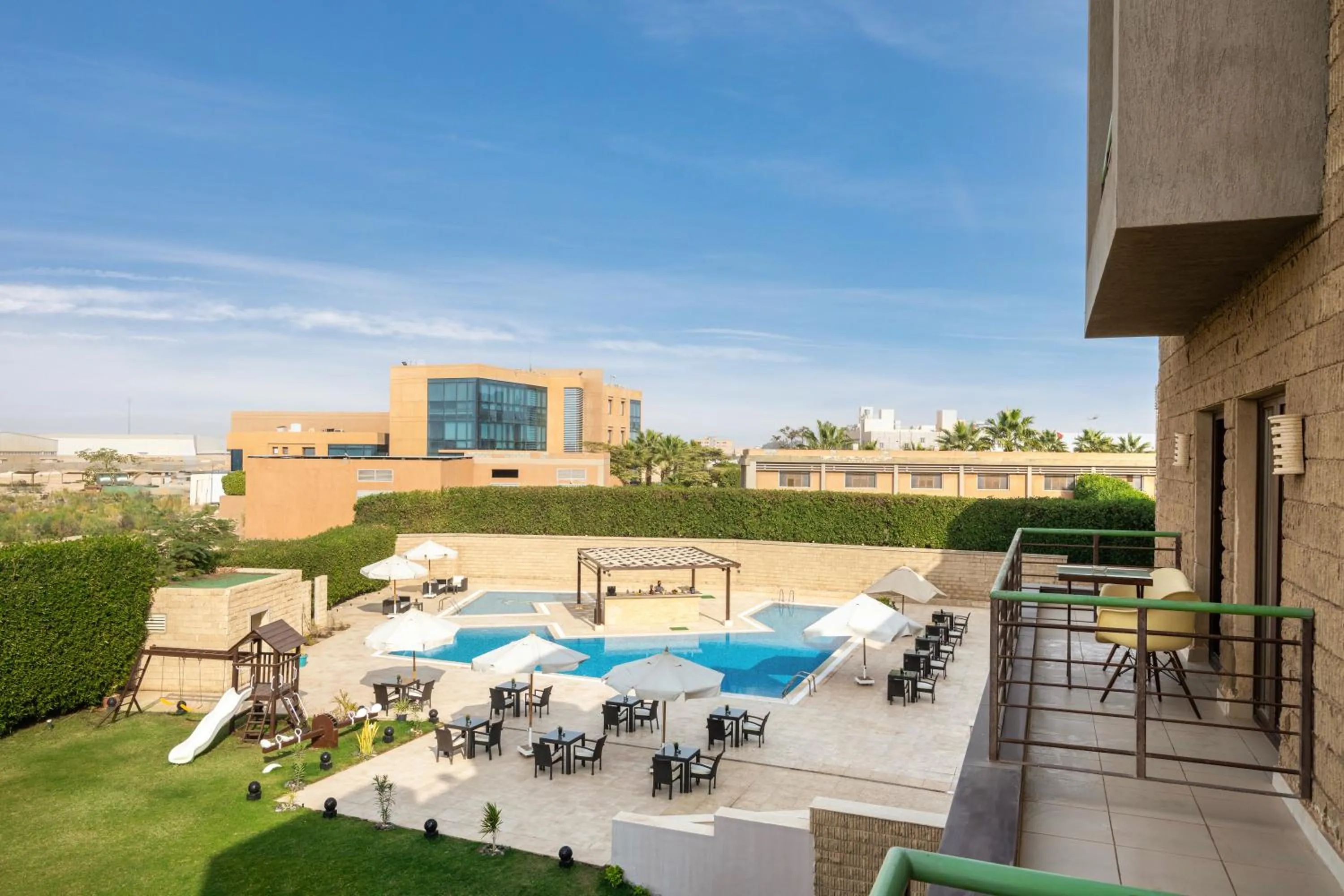 Swimming pool in Dhara Residence E2 Lodge Hotel