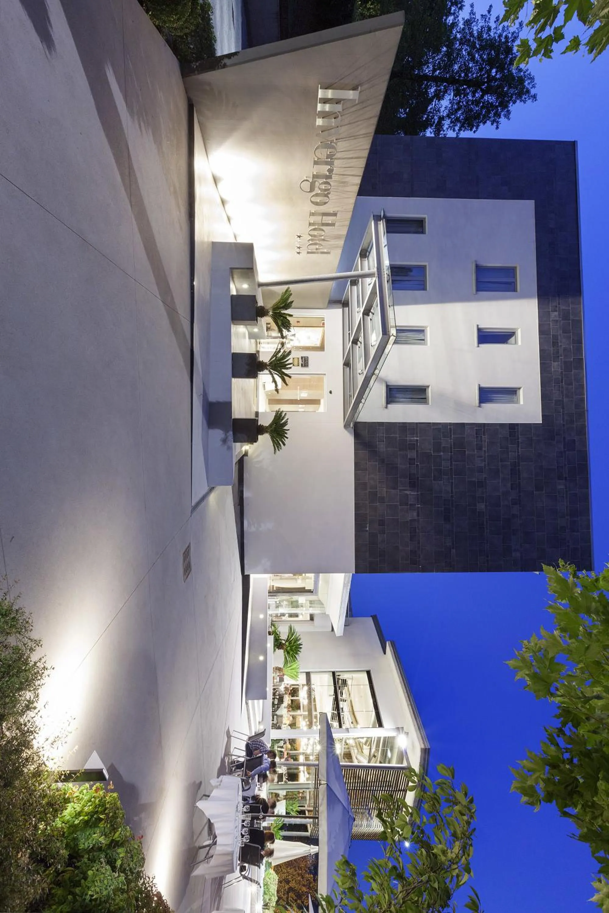 Facade/entrance in Inverigo Hotel