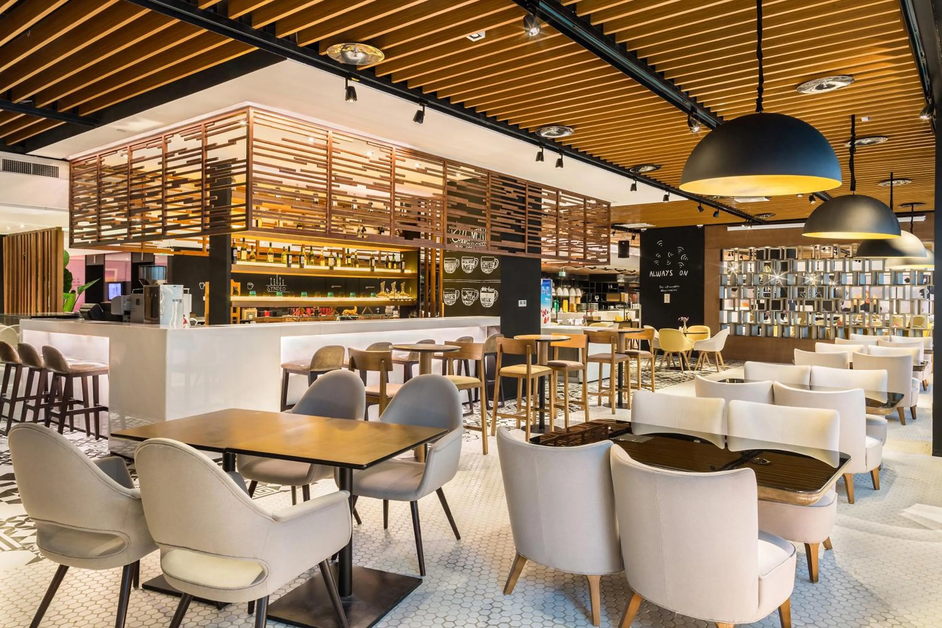 Restaurant/places to eat in INNSiDE by Meliá Zhengzhou