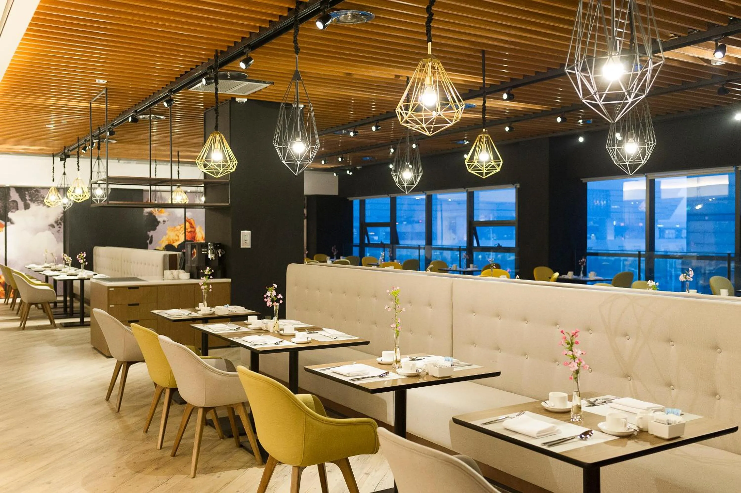 Restaurant/places to eat in INNSiDE by Meliá Zhengzhou