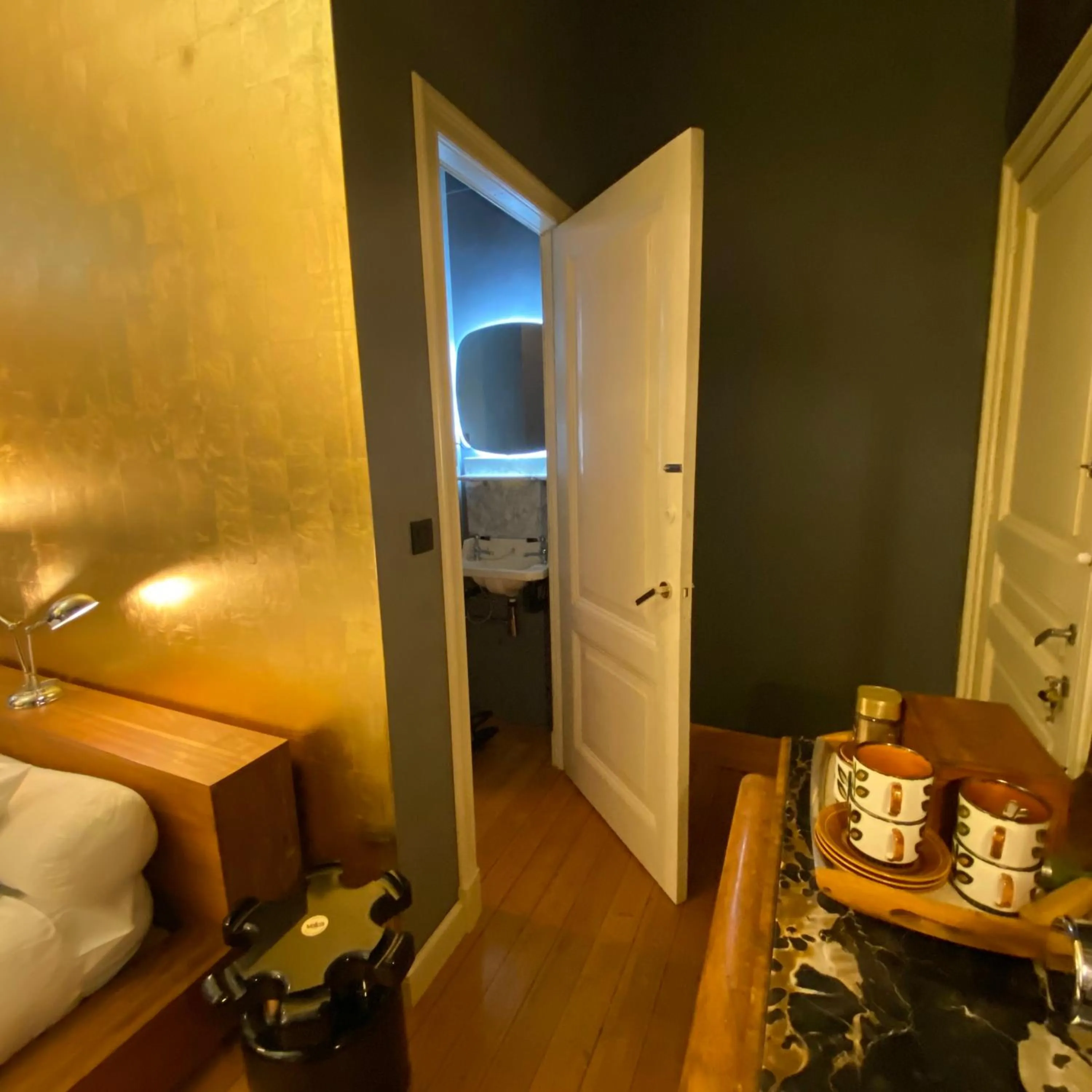 Bathroom, Bed in Lunatree