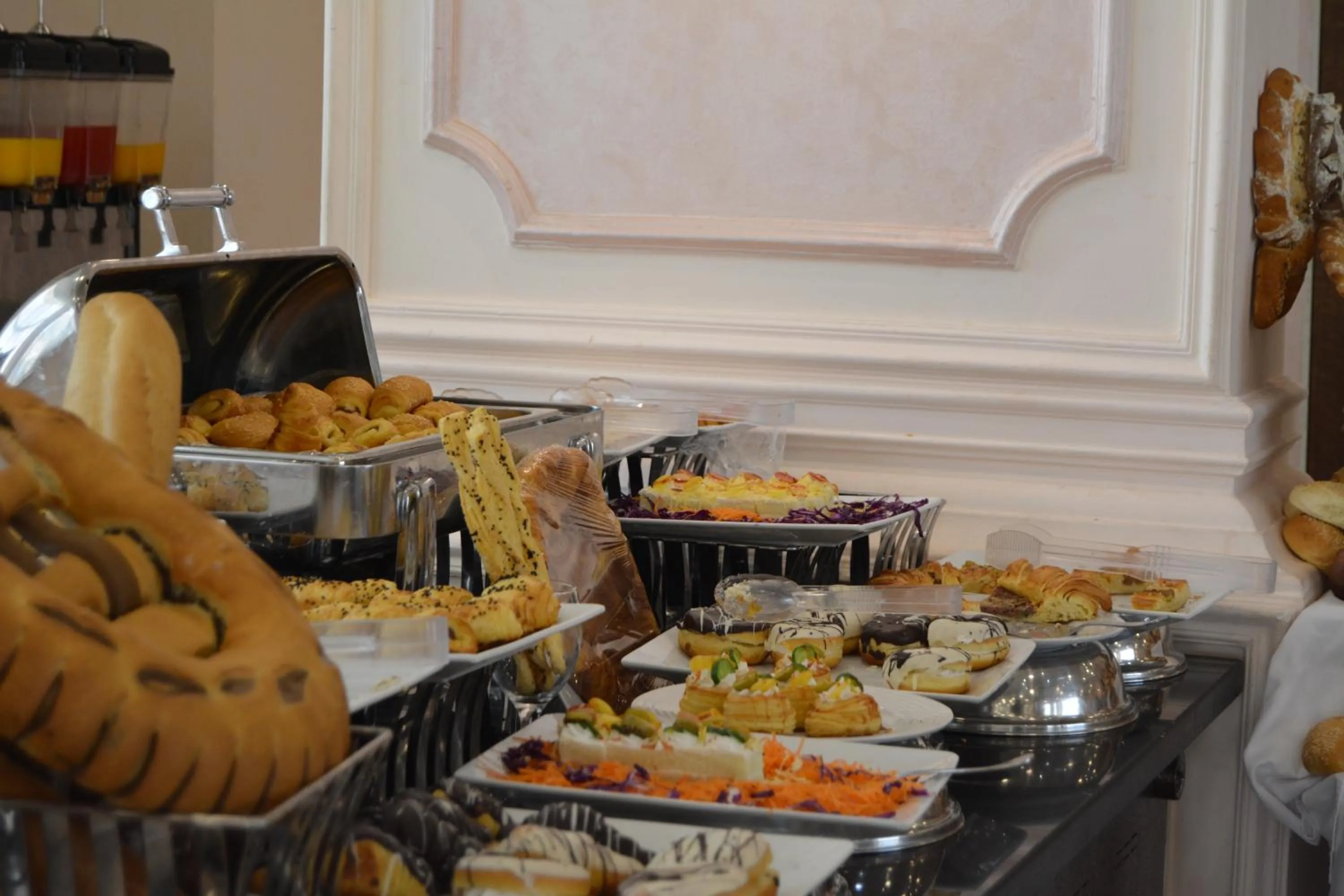 Restaurant/places to eat in The Guard Hotel