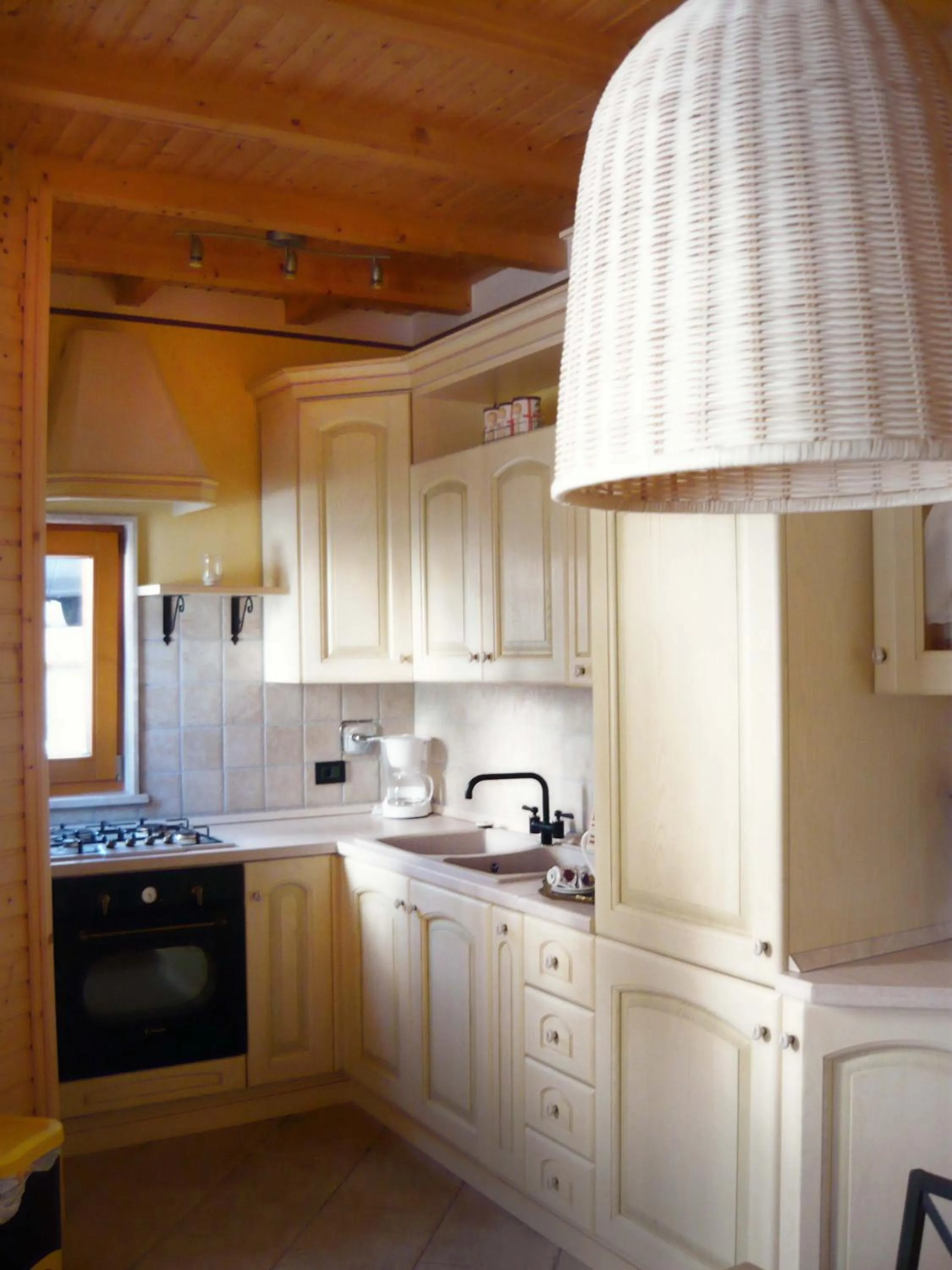 Communal kitchen in B&B1913