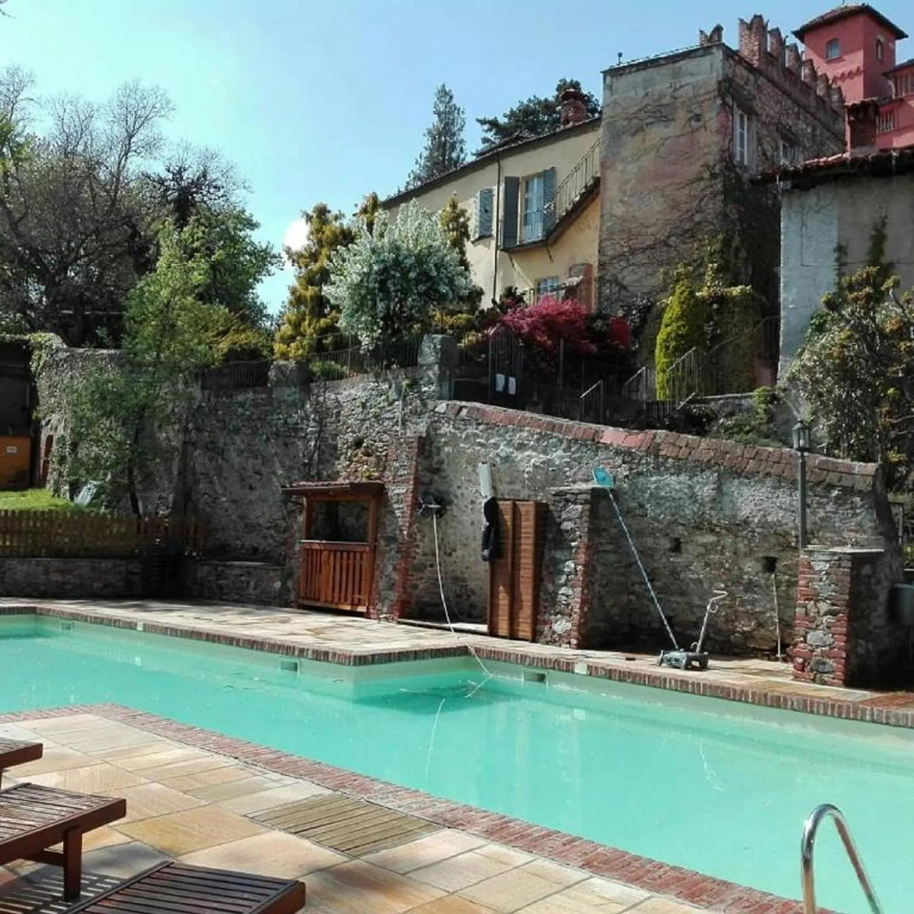 Swimming pool in Castello Rosso