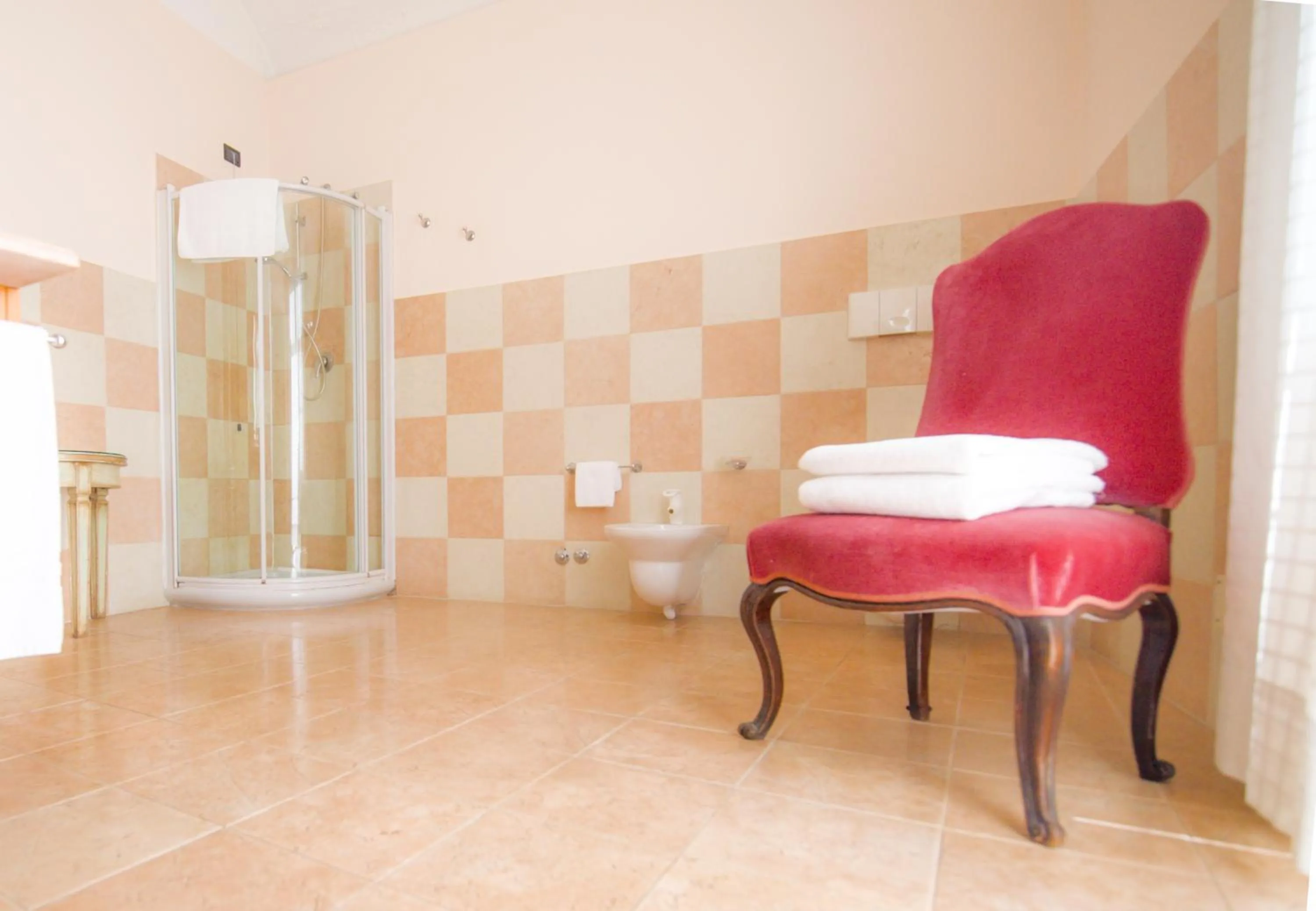 Shower in Castello Rosso