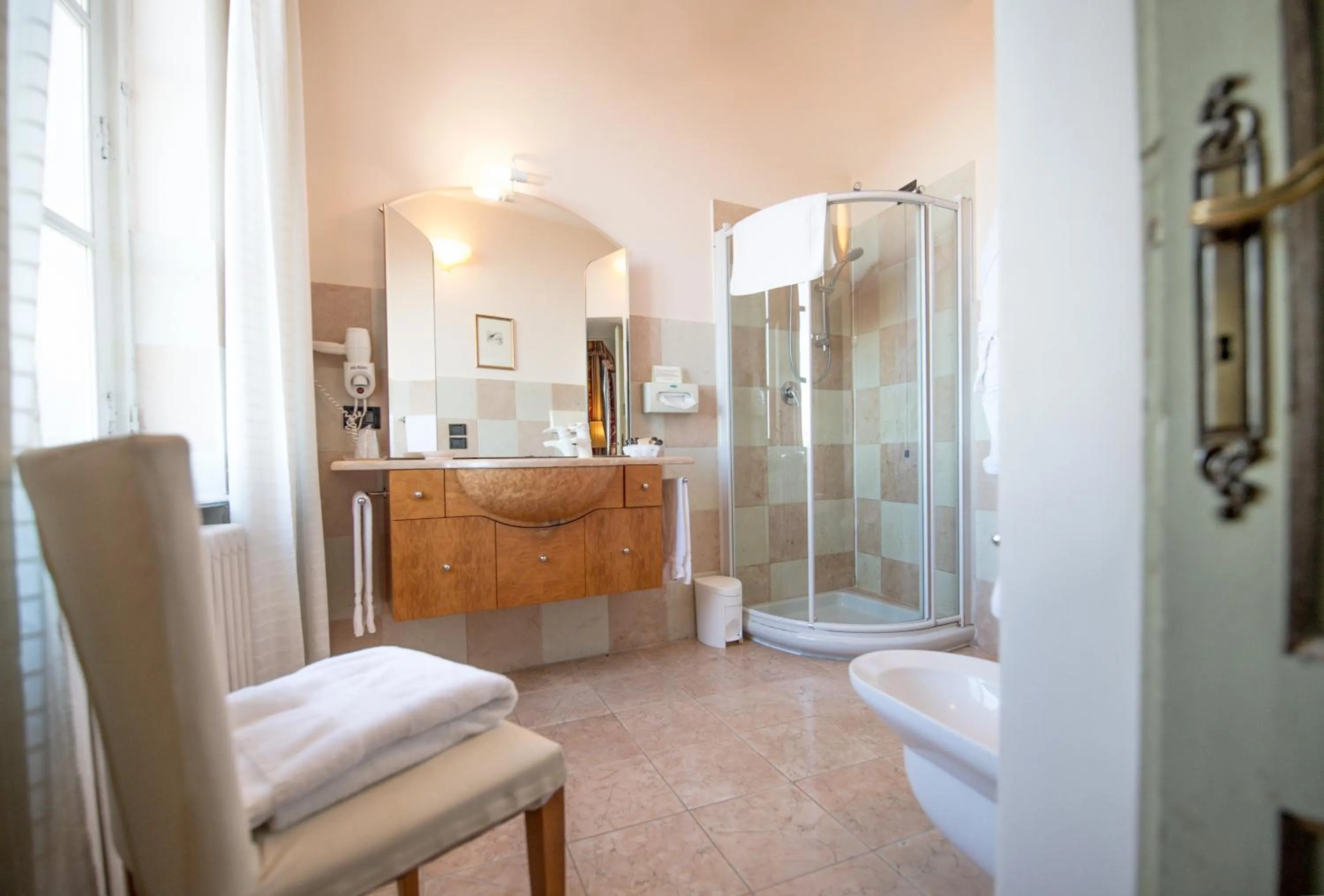 Shower in Castello Rosso