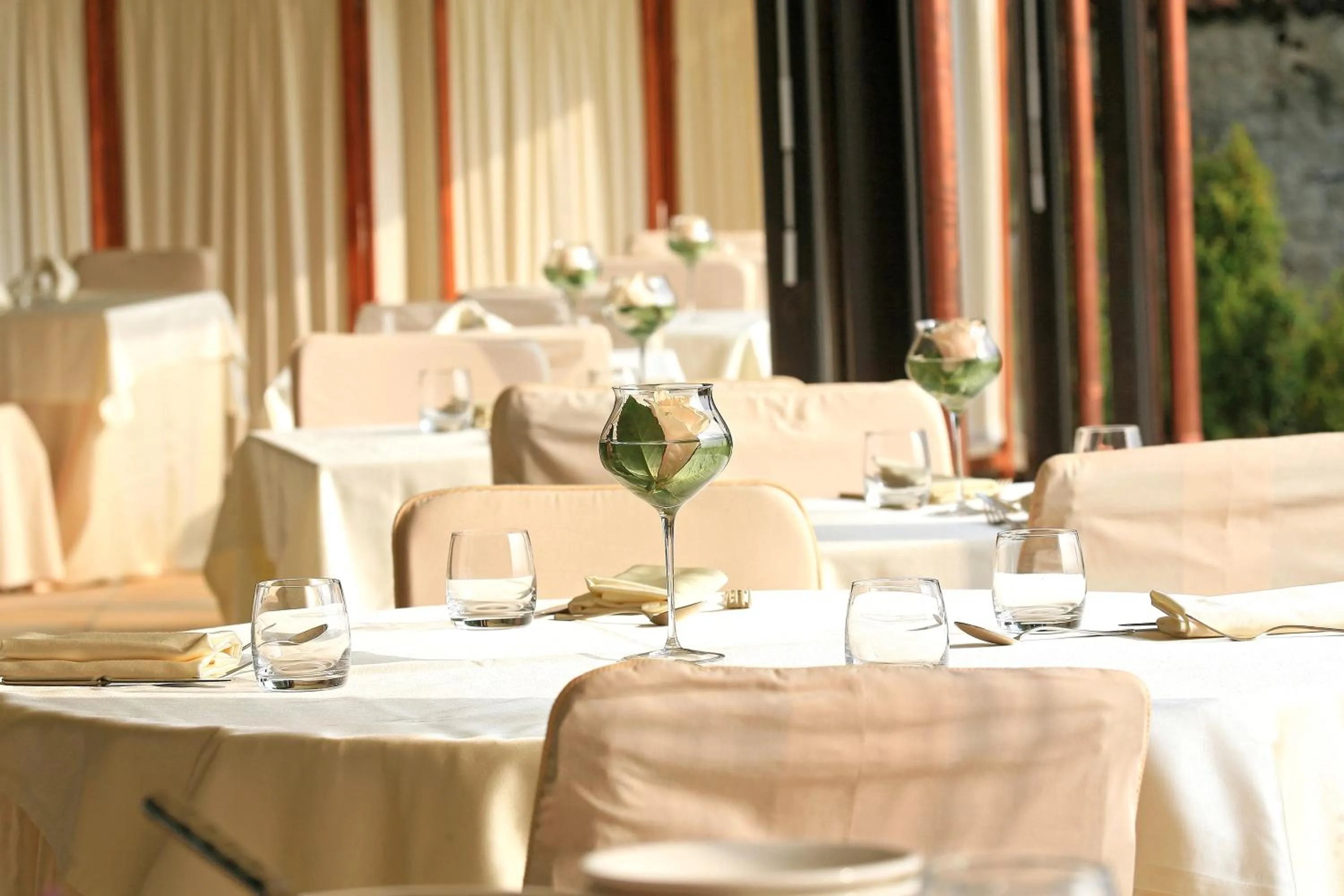 Restaurant/places to eat in Castello Rosso