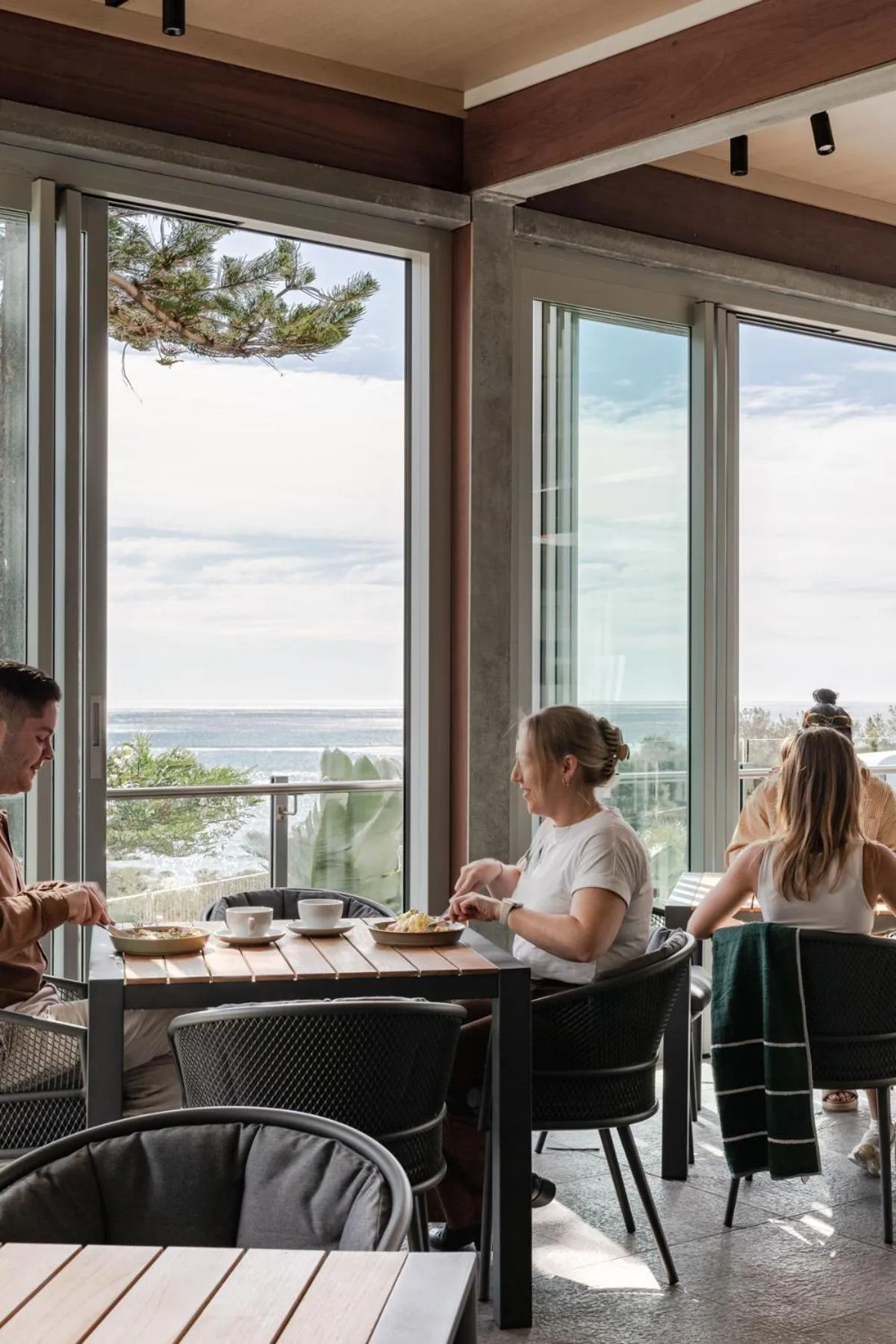 Restaurant/places to eat in Headlands Austinmer Beach